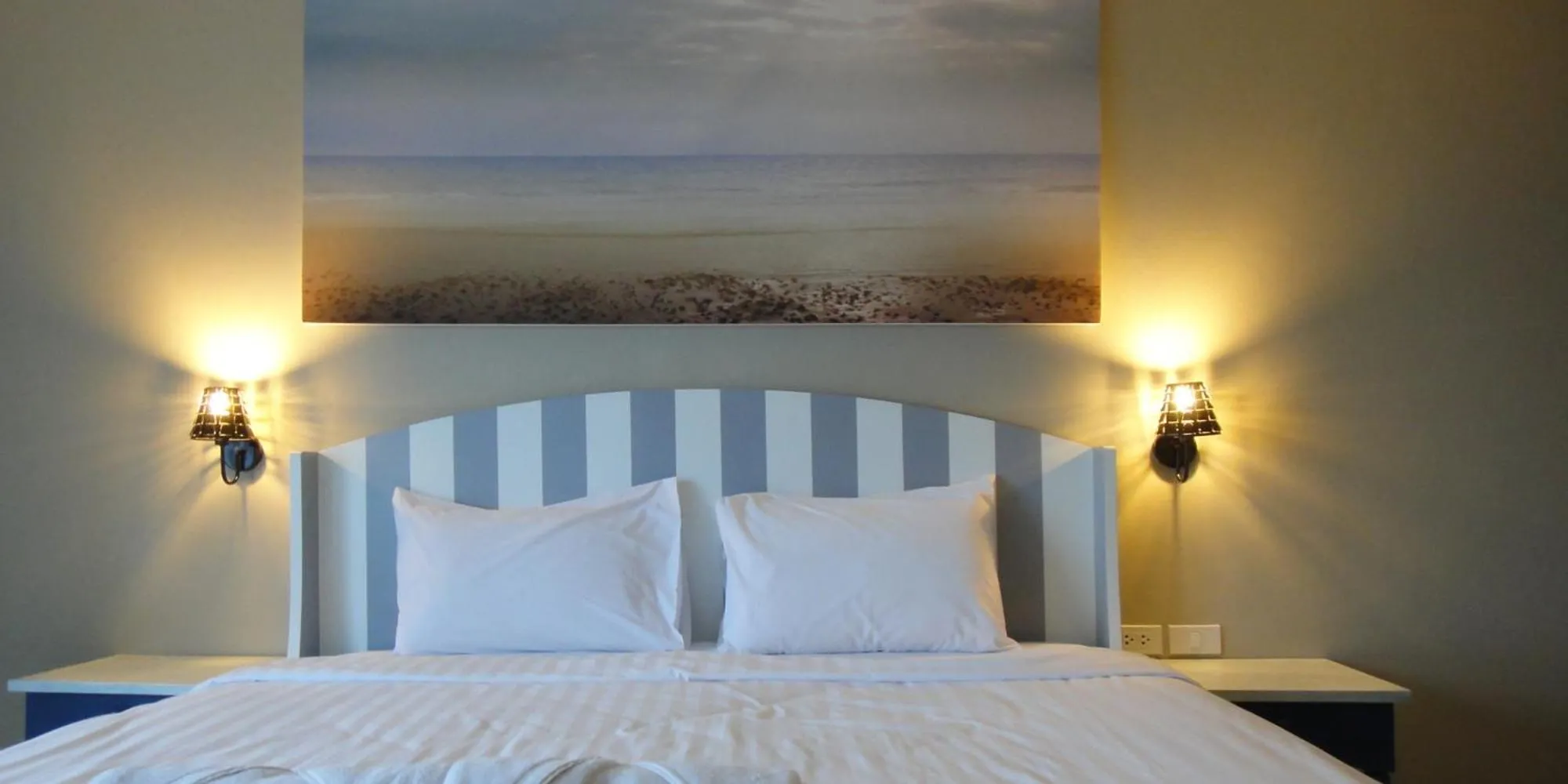 Photo of the whole room, Bed in Hub Hua Hin 57