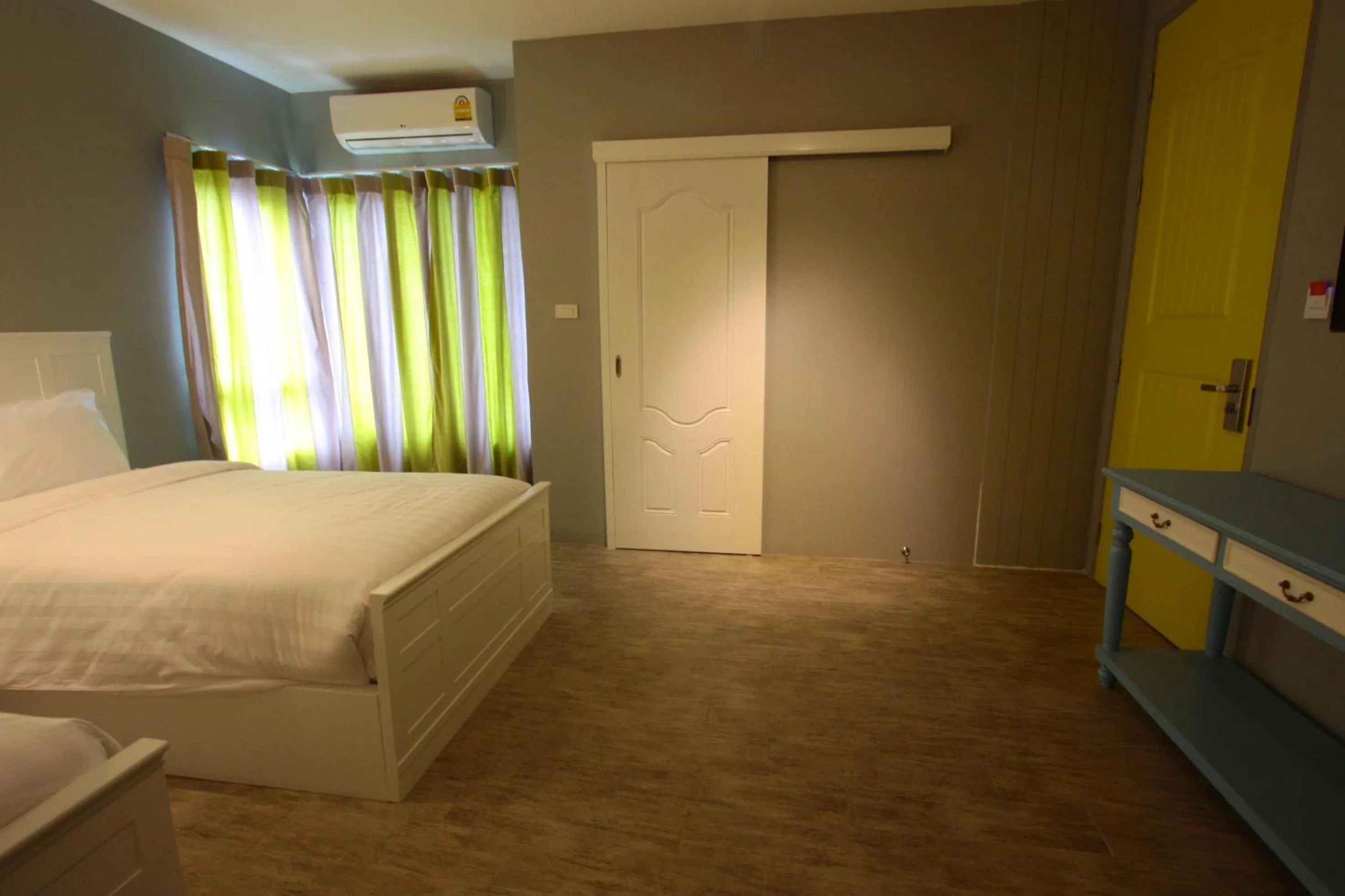 Photo of the whole room, Bed in Hub Hua Hin 57