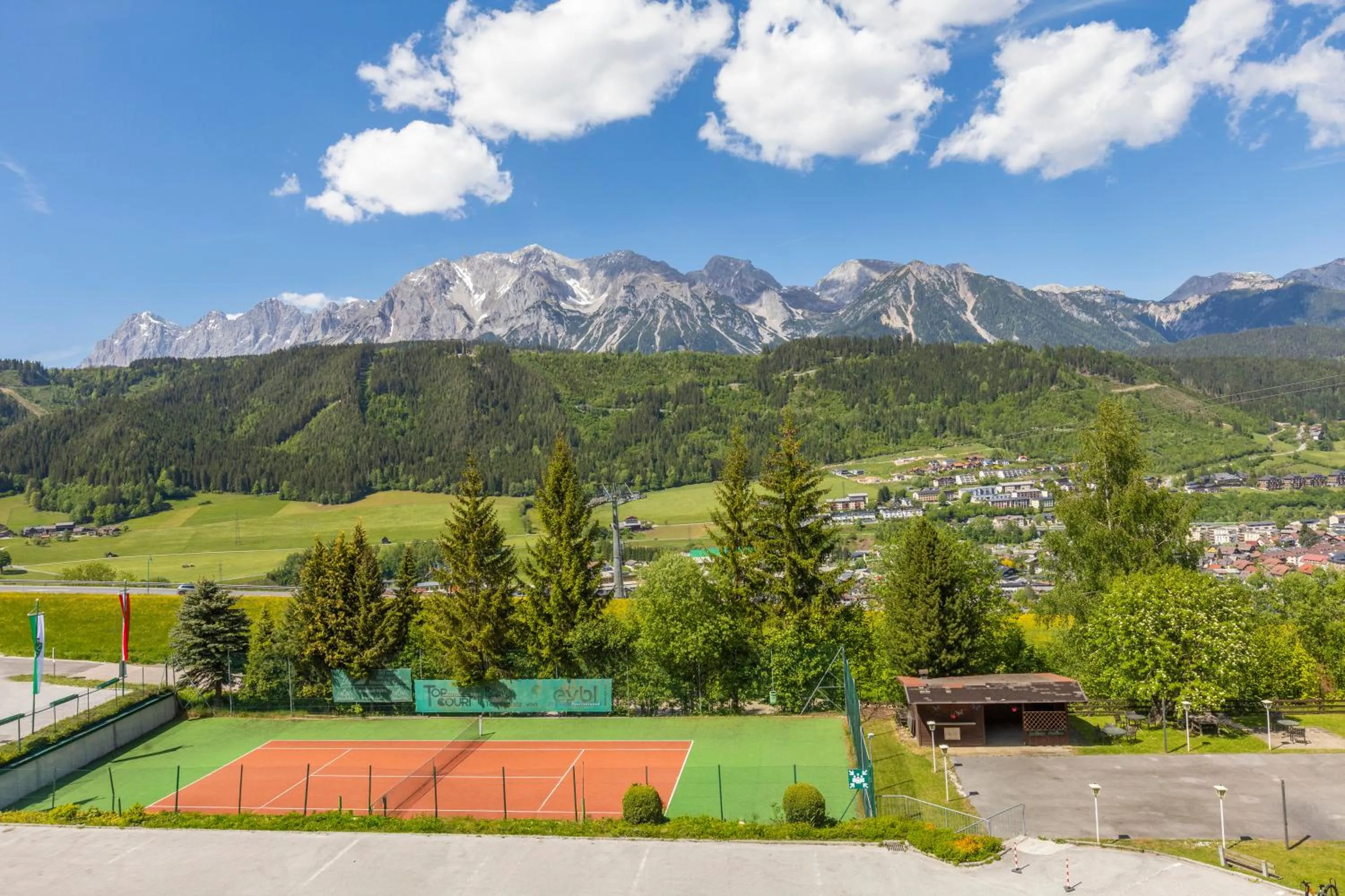 Tennis court in Alpine Club Resort