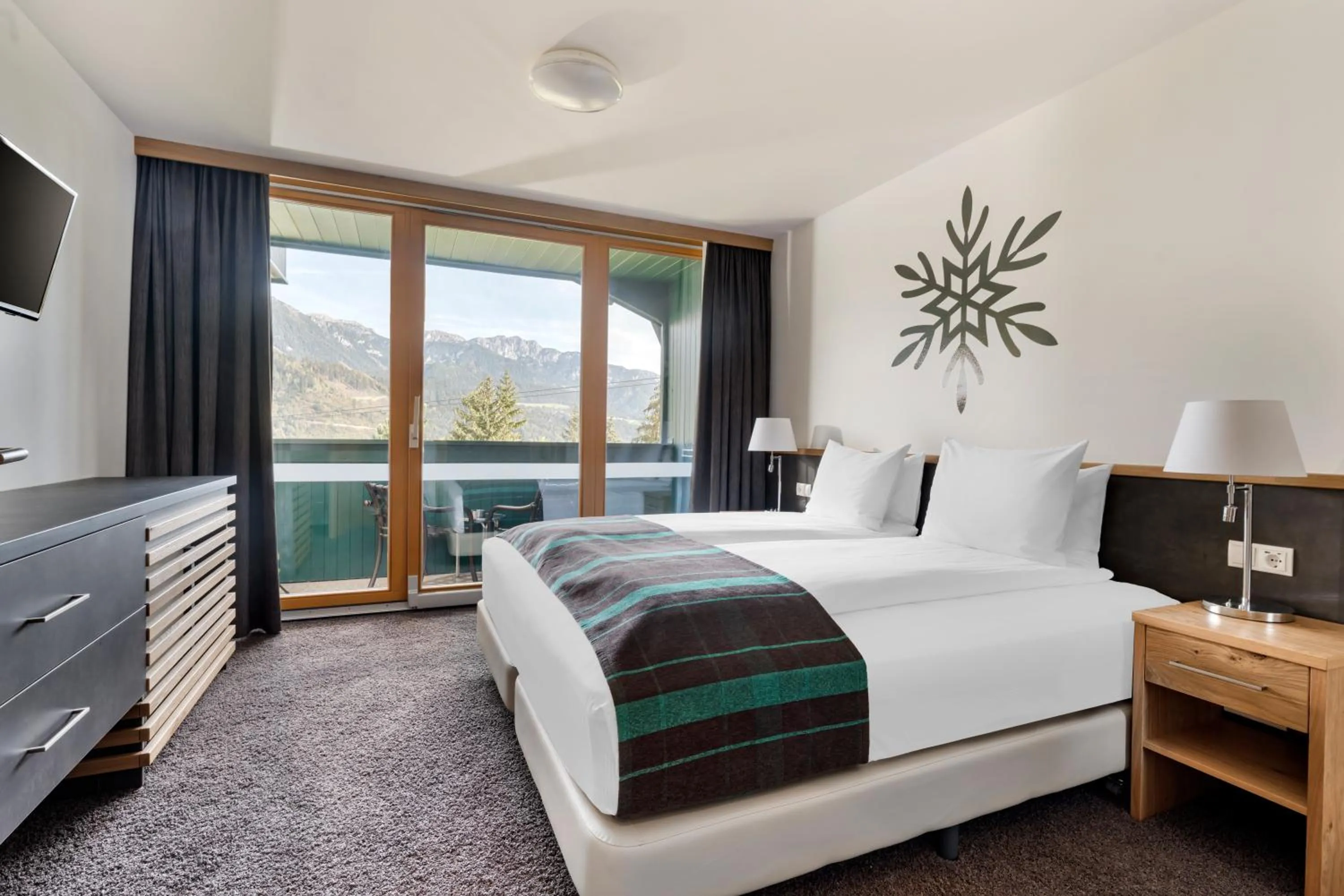Bedroom, Bed in Alpine Club Resort