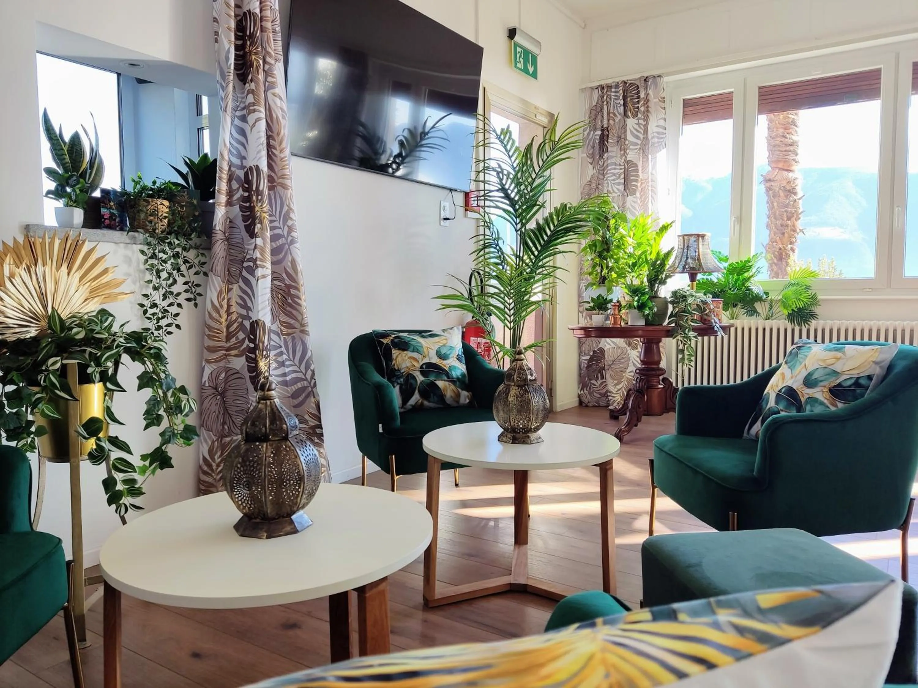 Communal lounge/ TV room in Garden Hotel Primavera