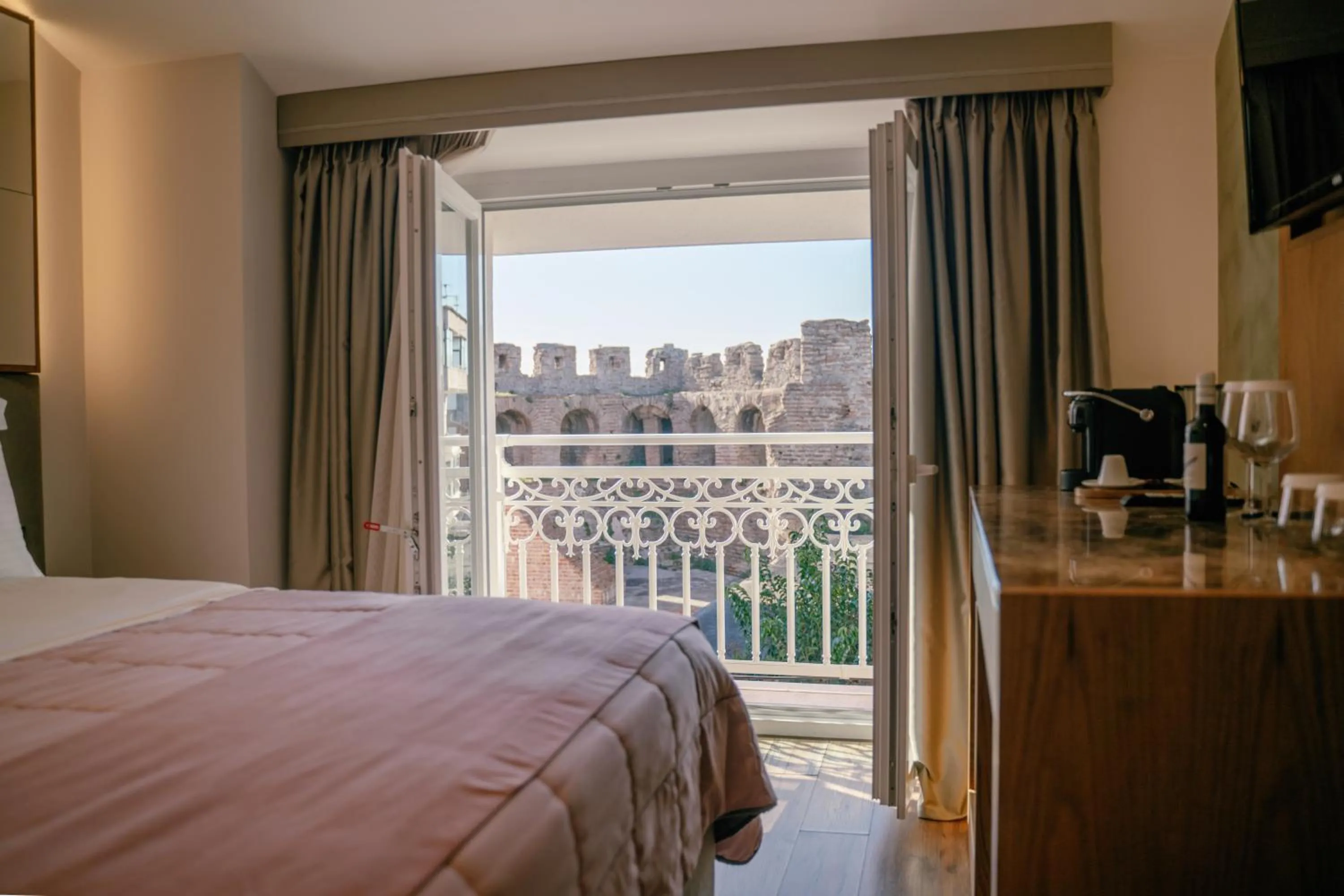 View (from property/room), Bed in Moenia Boutique Hotel