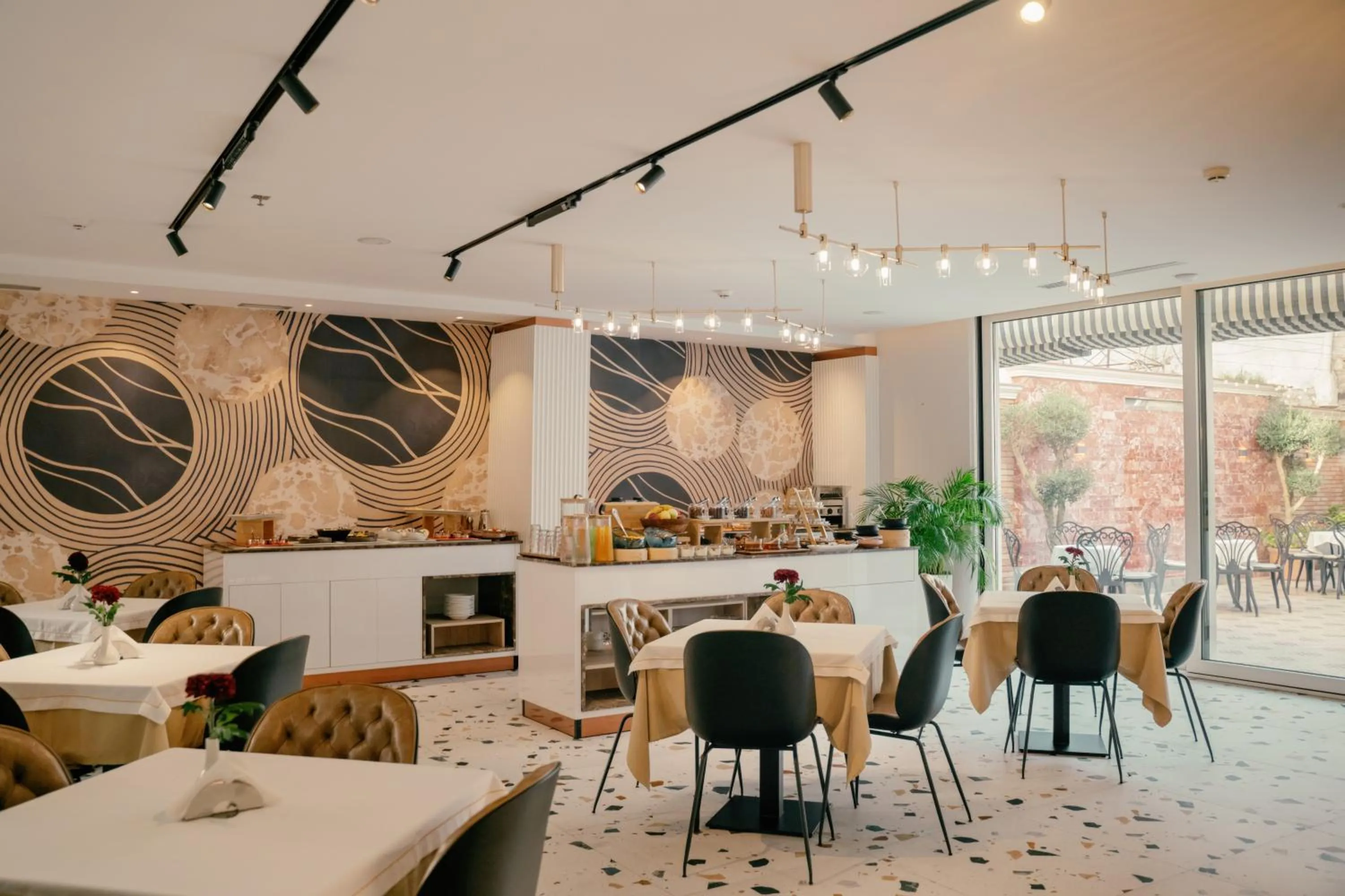 Restaurant/places to eat in Moenia Boutique Hotel