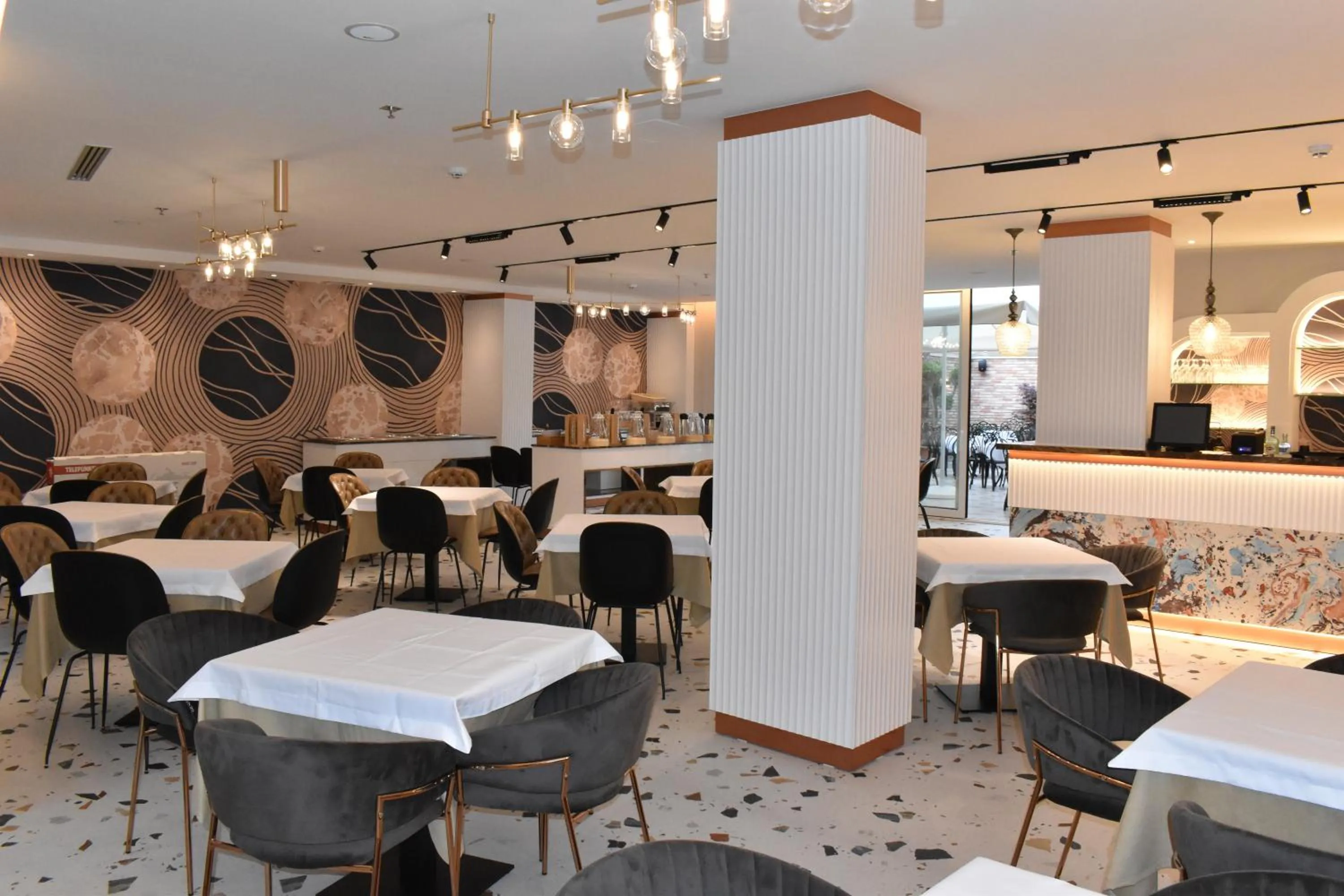 Restaurant/places to eat in Giulia Albérgo Hotel