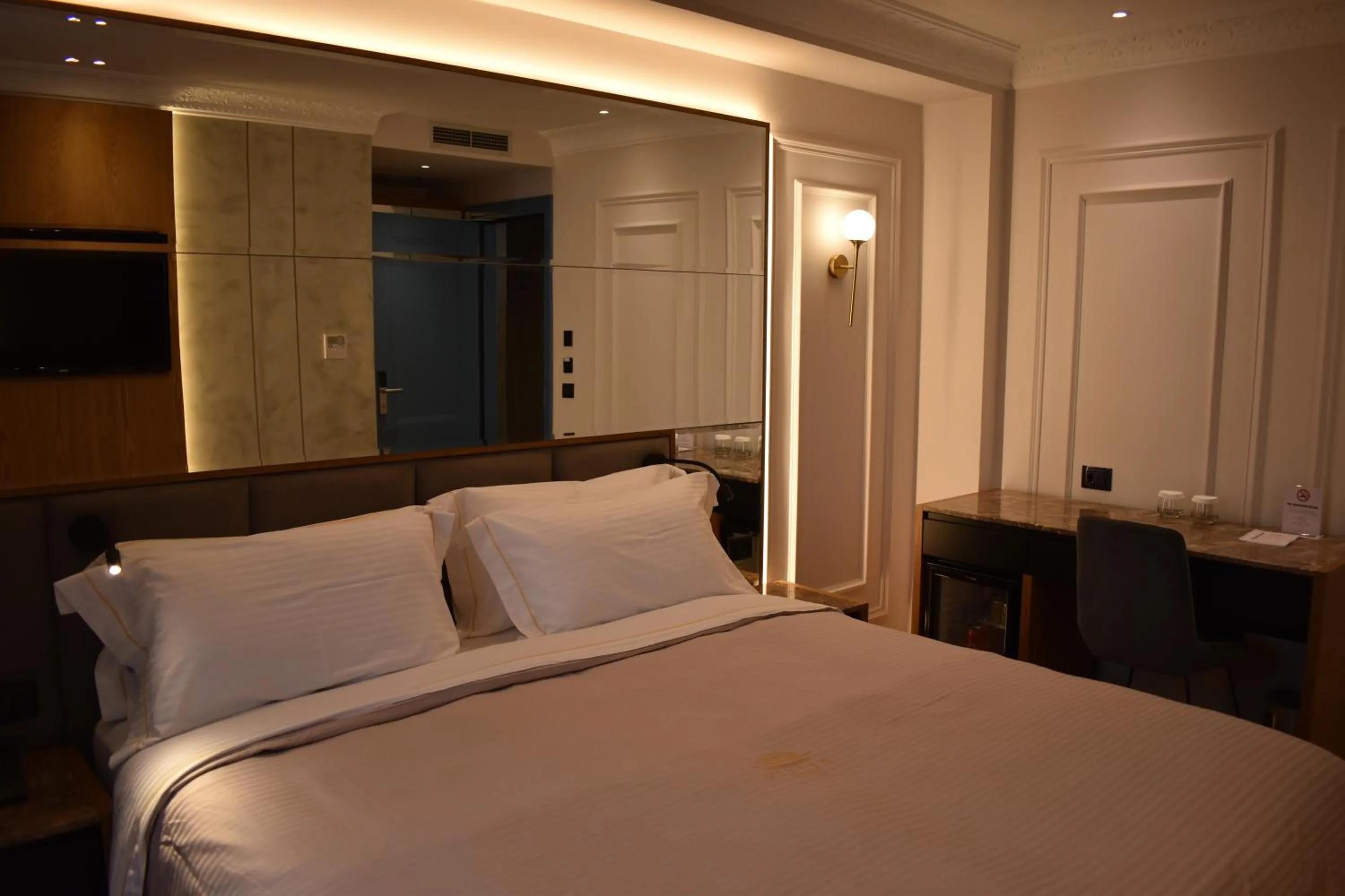 Bed in Giulia Albérgo Hotel