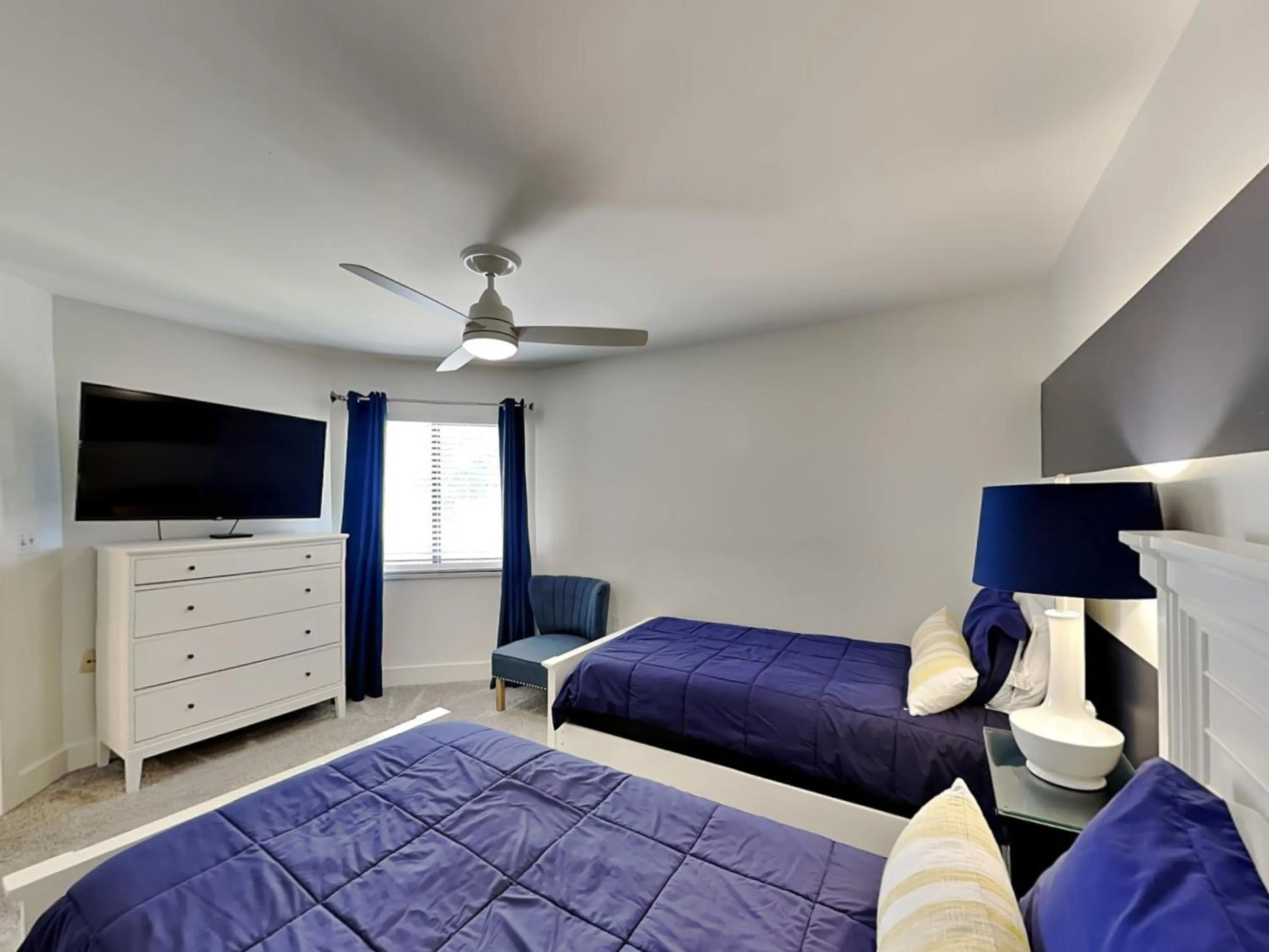 Bed in Ocean Village Club O35