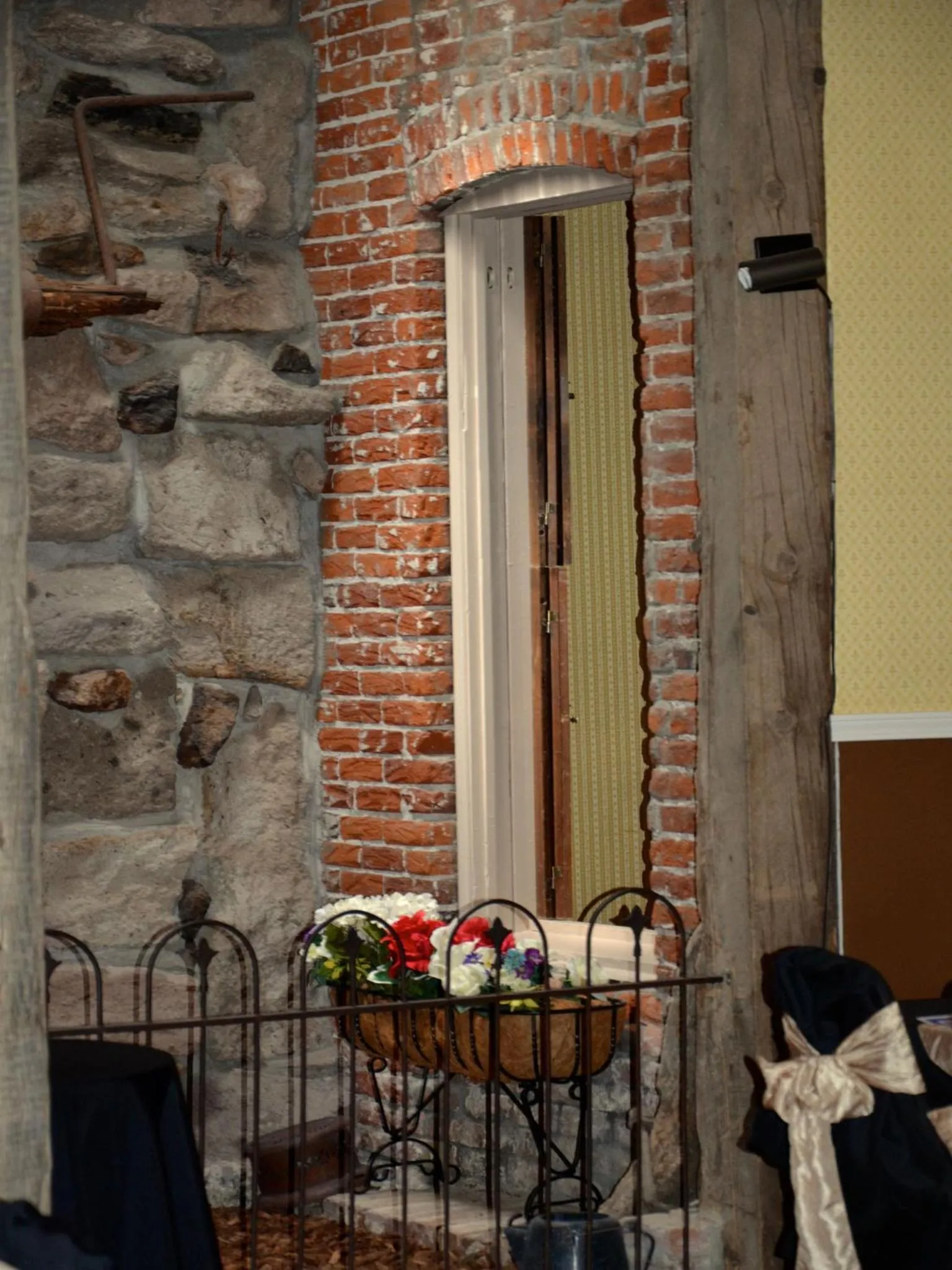 Restaurant/places to eat in Hotel Niles