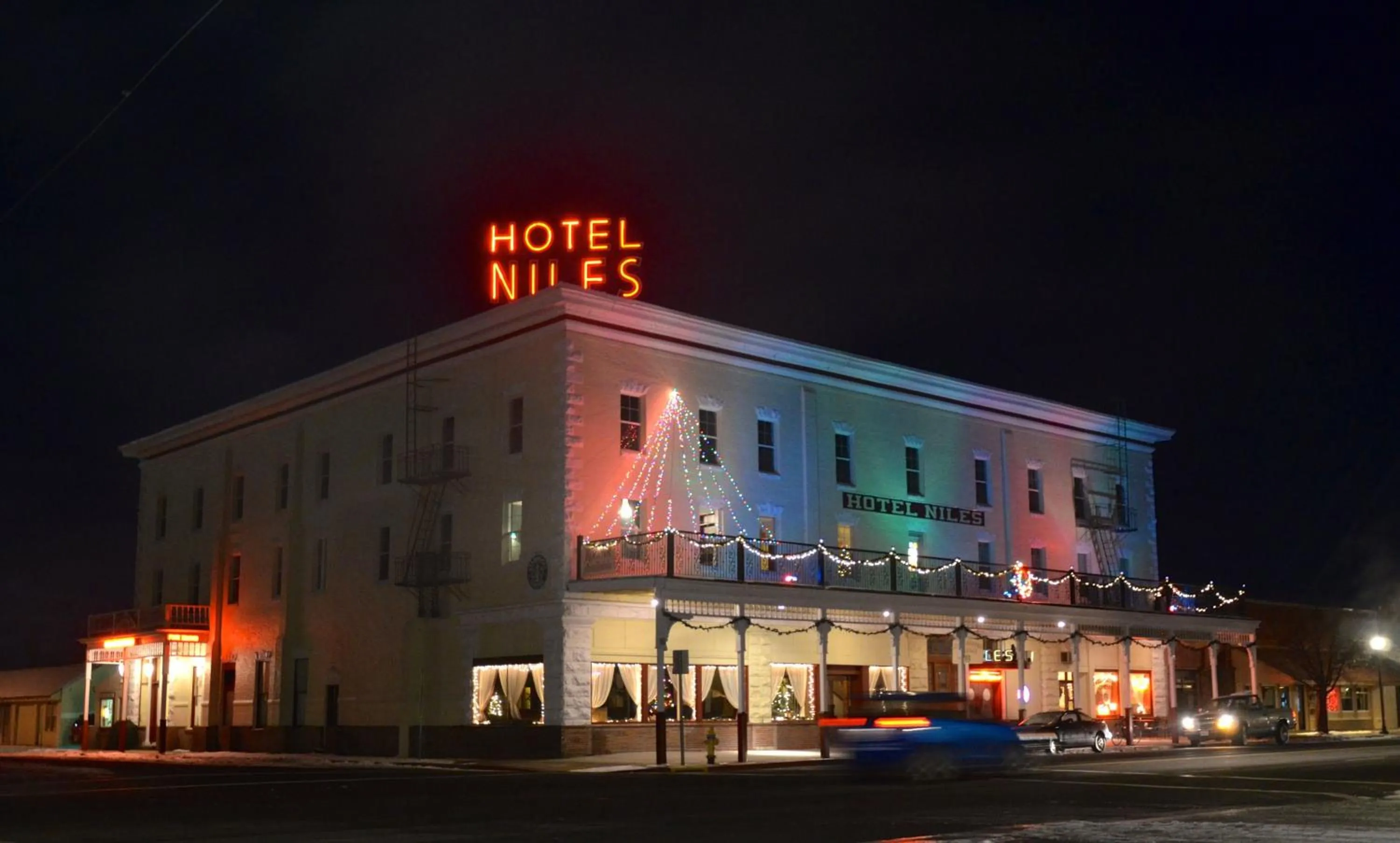 Property building in Hotel Niles