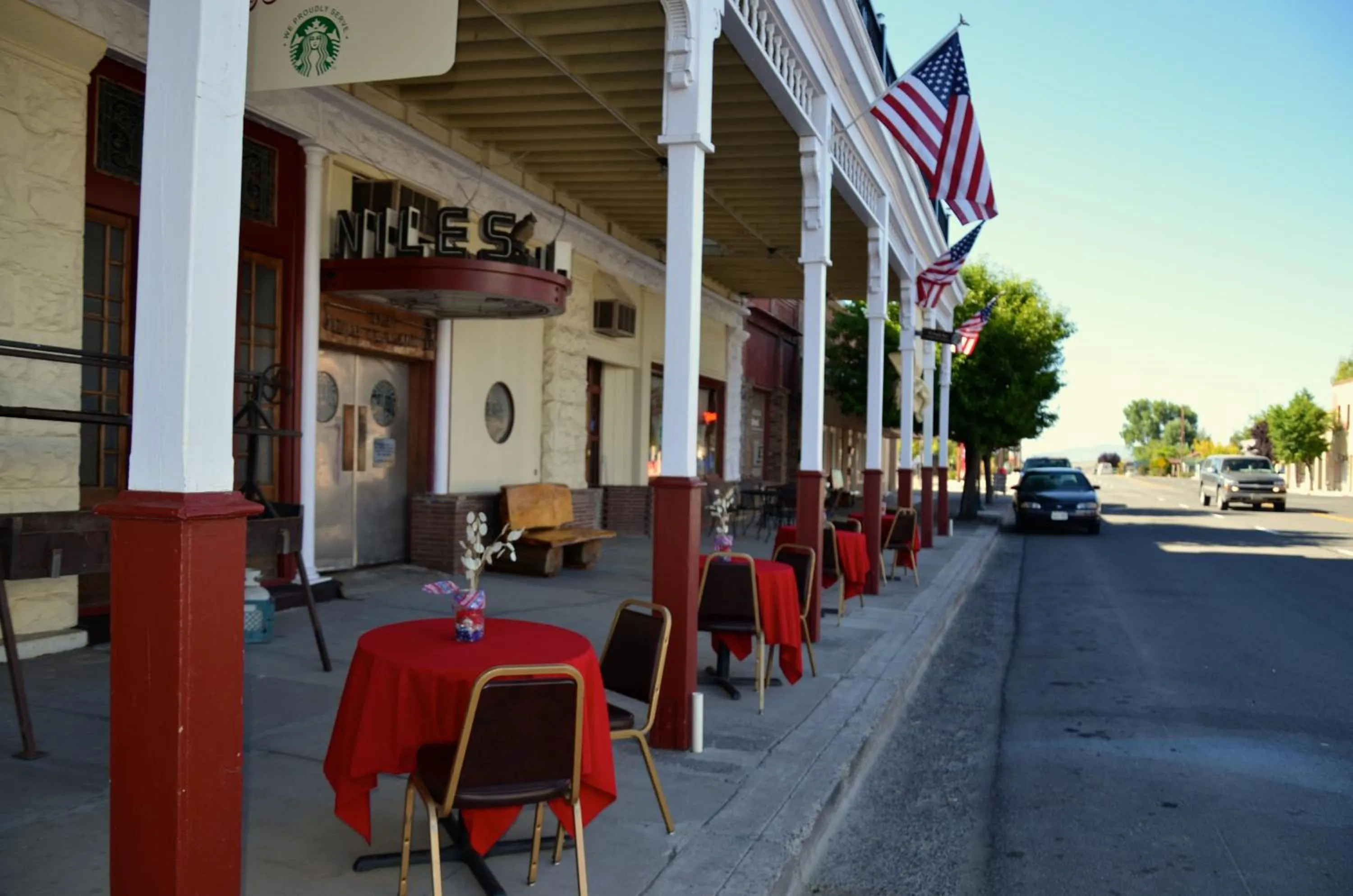 Restaurant/places to eat in Hotel Niles