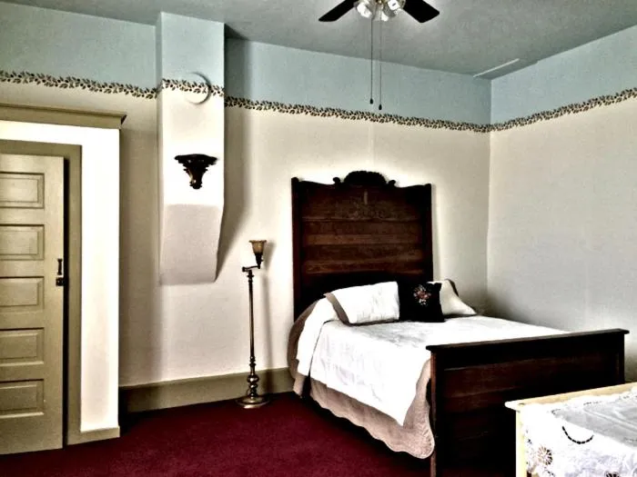 Photo of the whole room, Bed in Hotel Niles