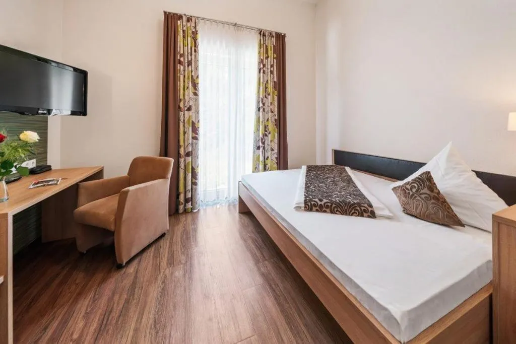 Bed in Hotel Donaublick