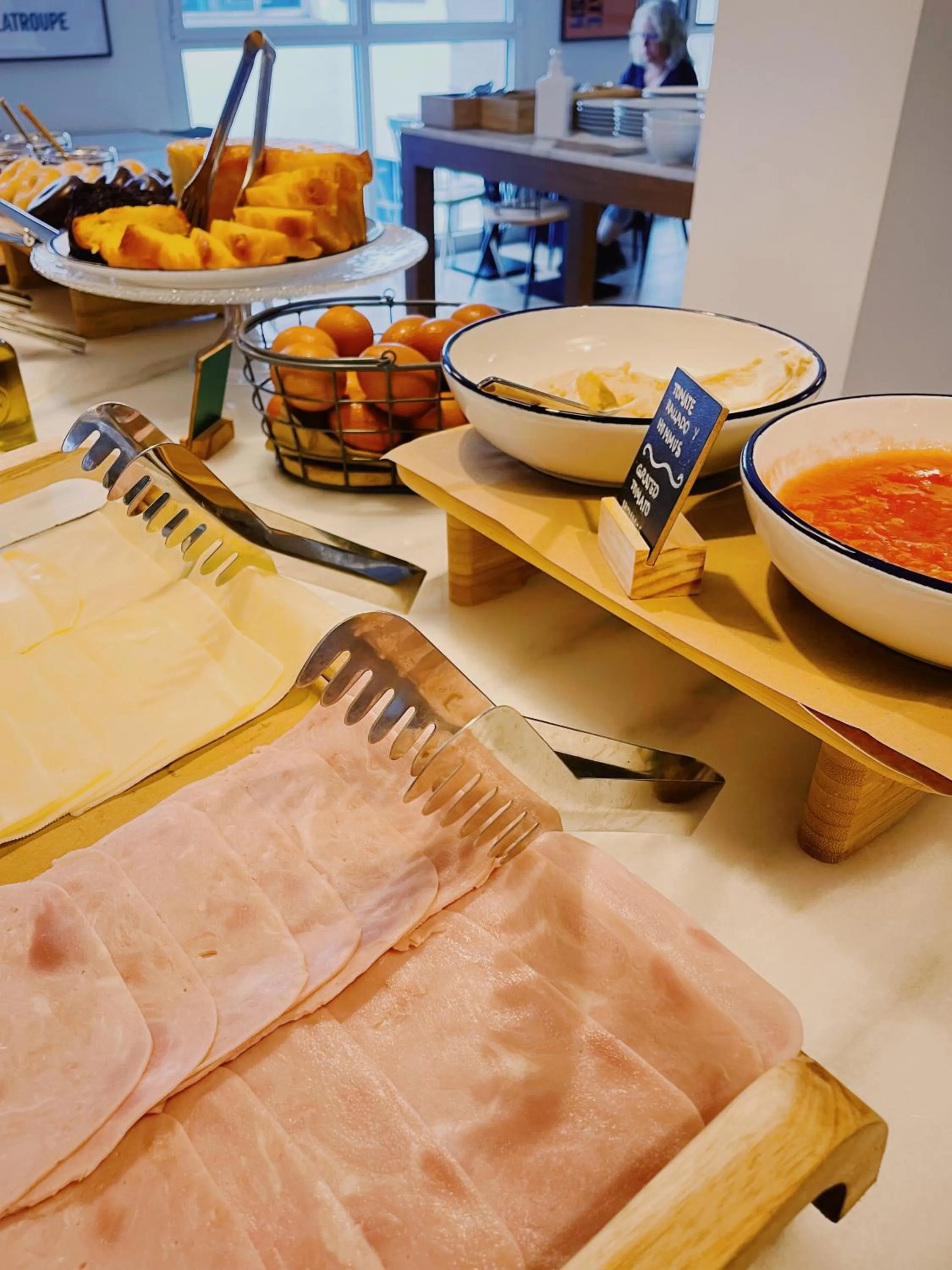 Buffet breakfast in LATROUPE La Granja