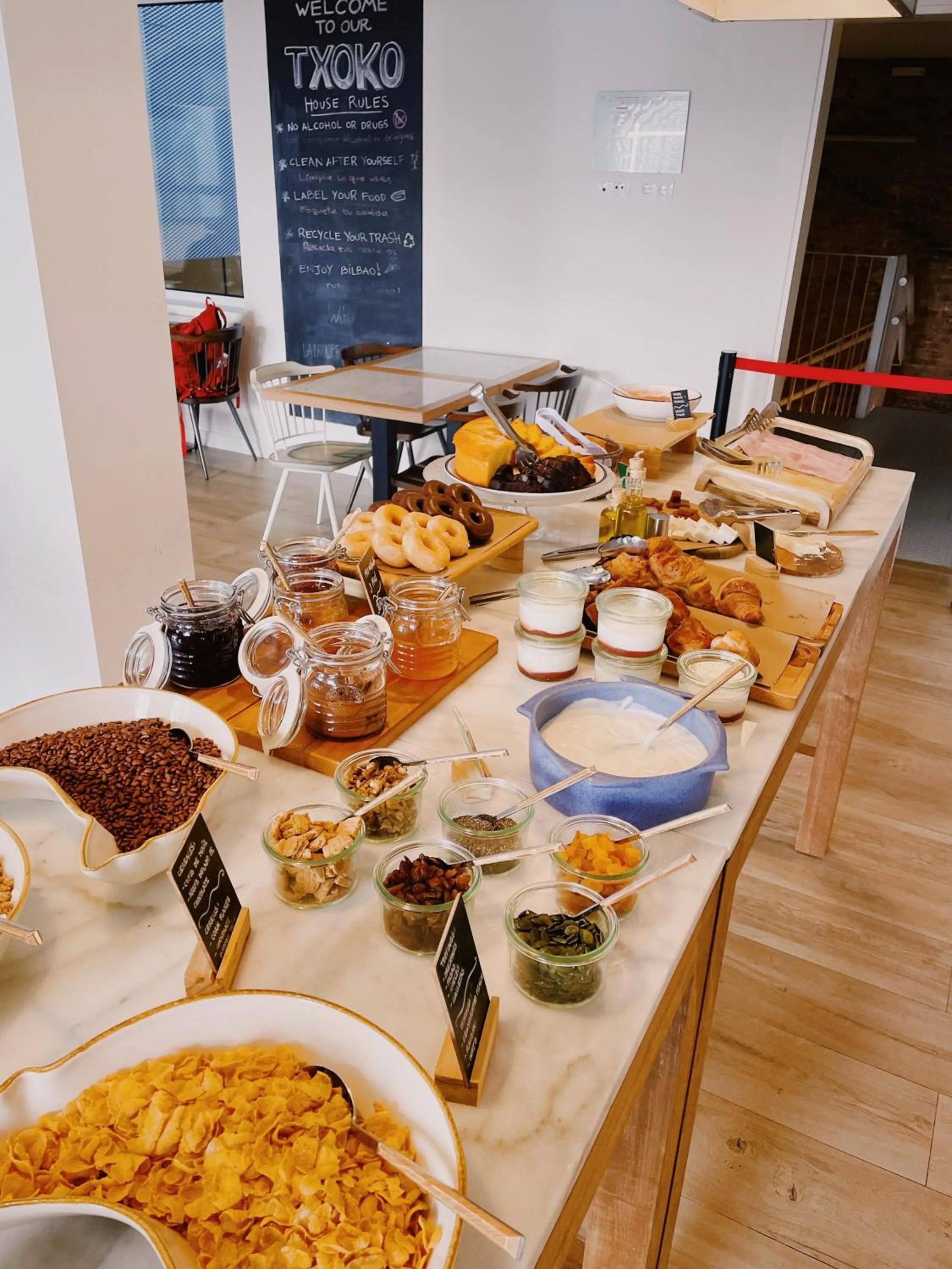 Buffet breakfast in LATROUPE La Granja