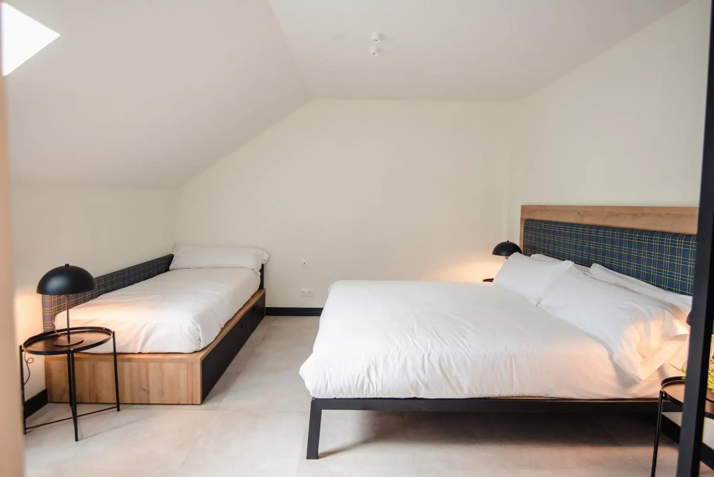 Classic Triple Room in LATROUPE La Granja Classic Triple Room in LATROUPE La Granja