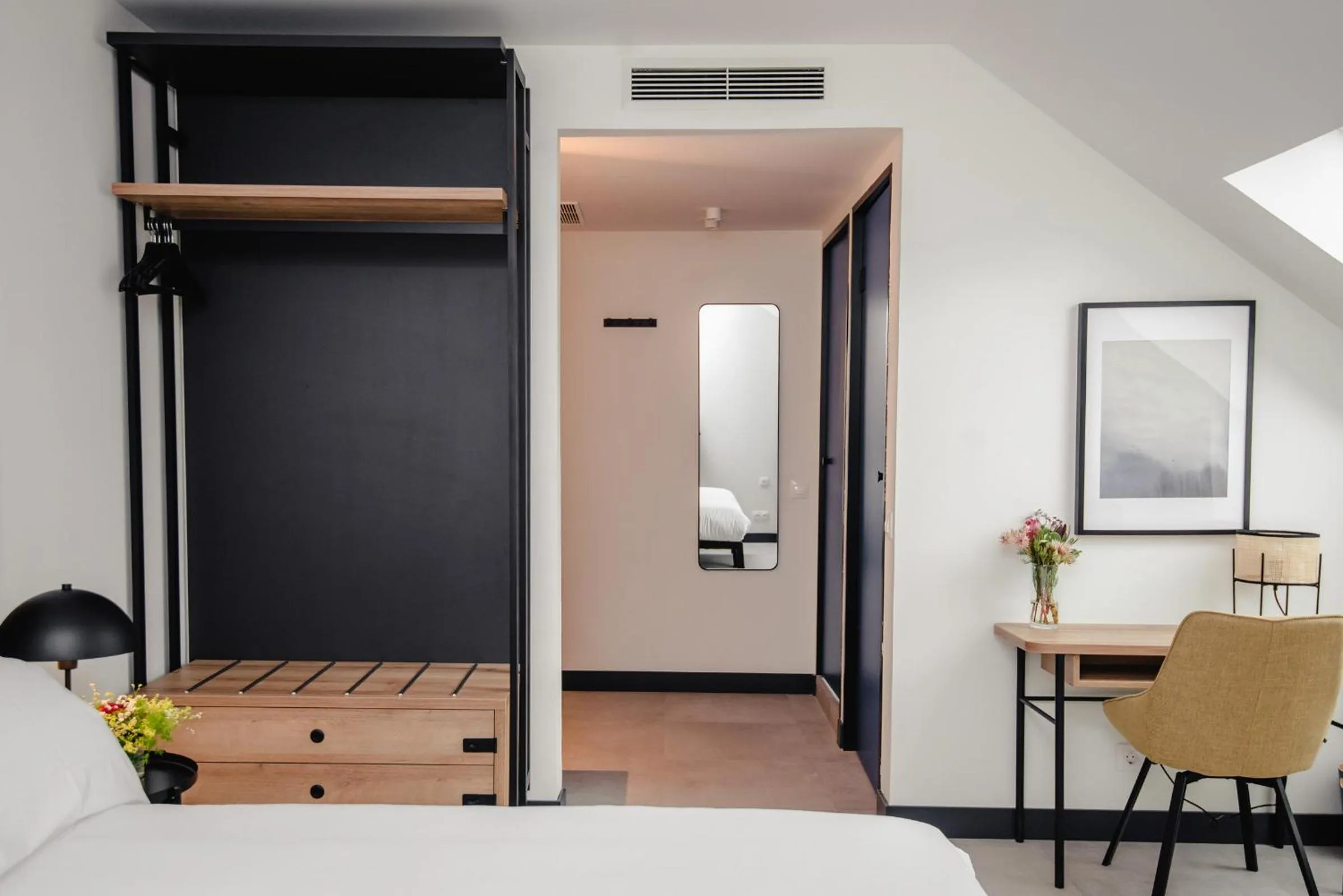 wardrobe, Bed in LATROUPE La Granja