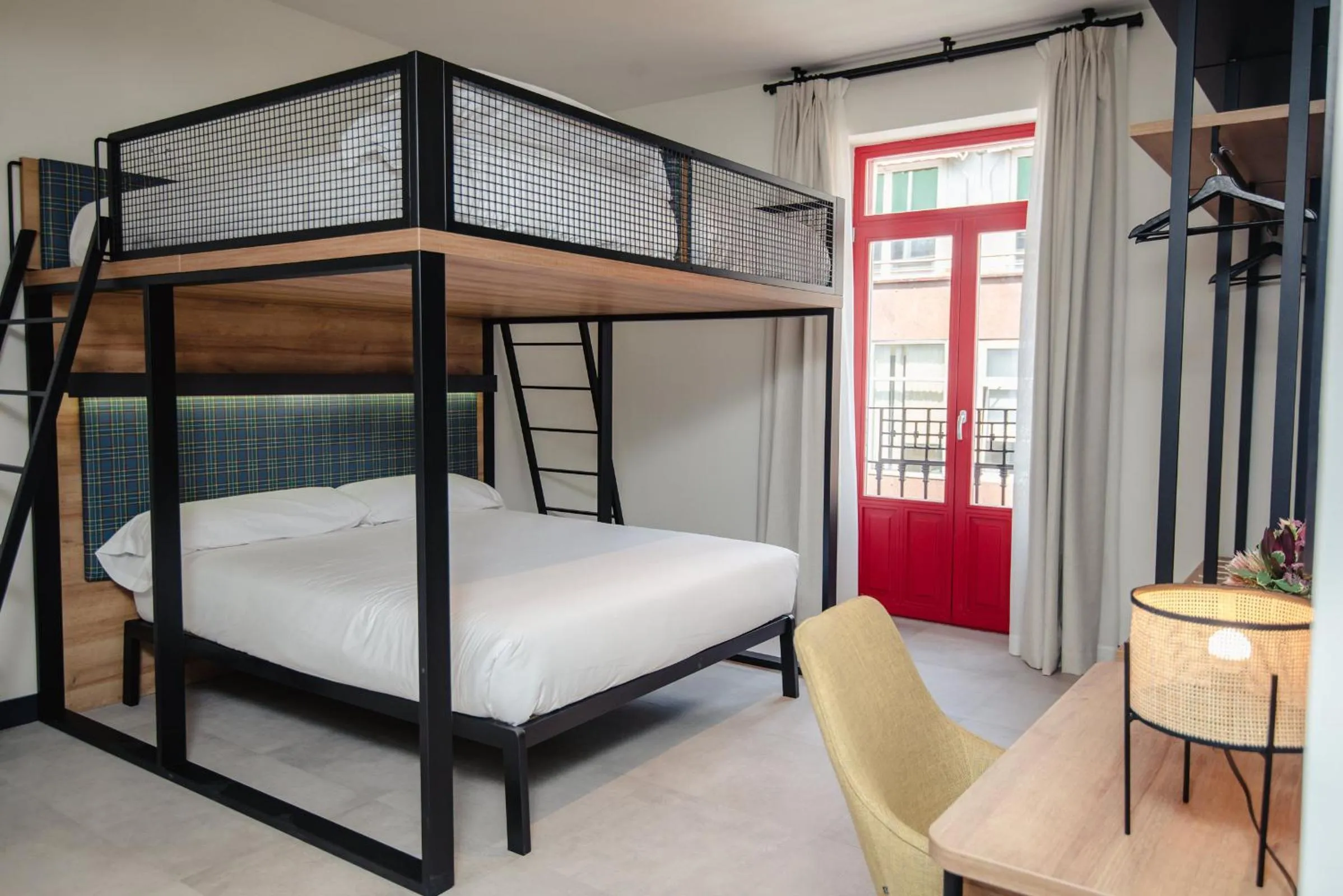 bunk bed, Bed in LATROUPE La Granja