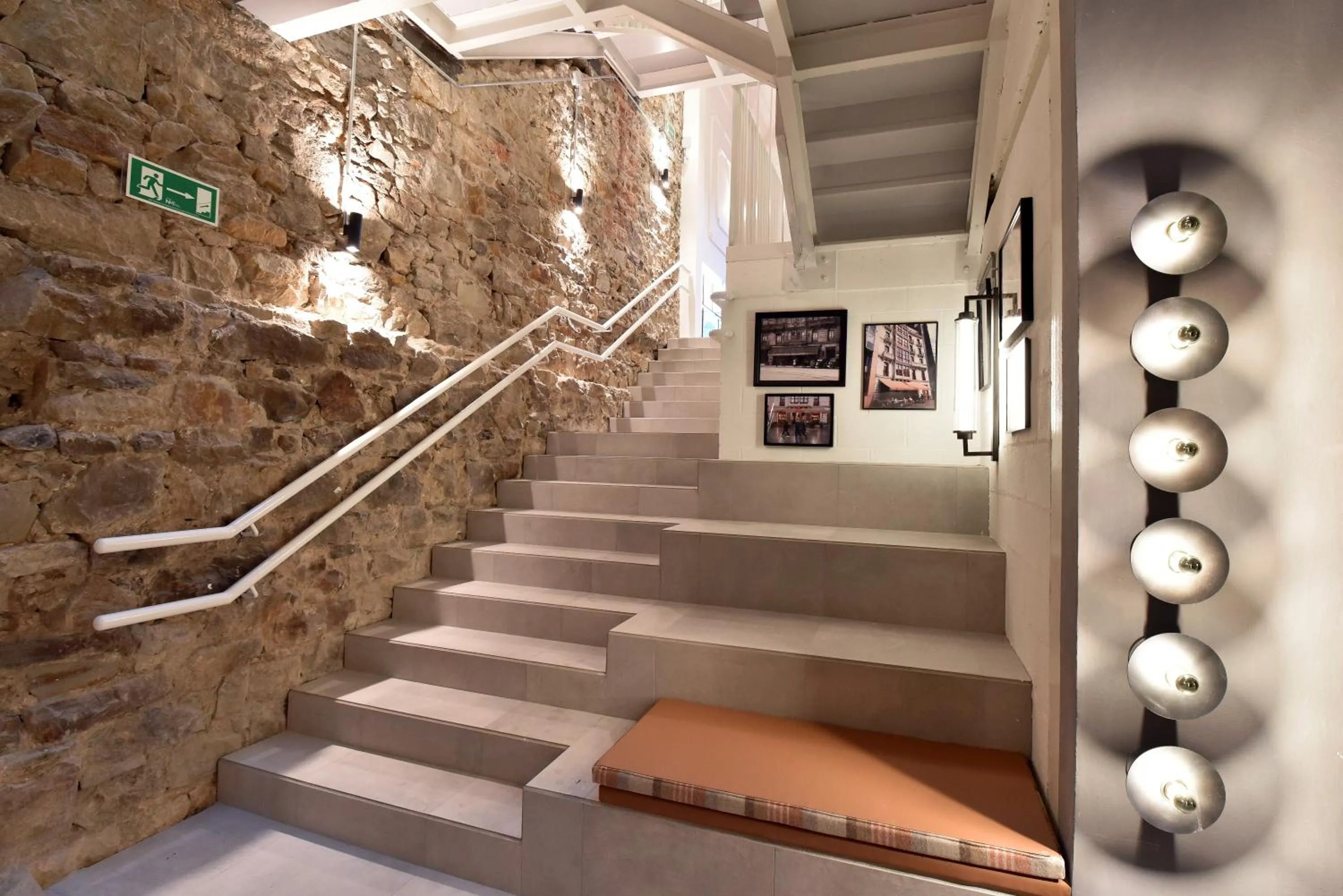 Facade/entrance in LATROUPE La Granja