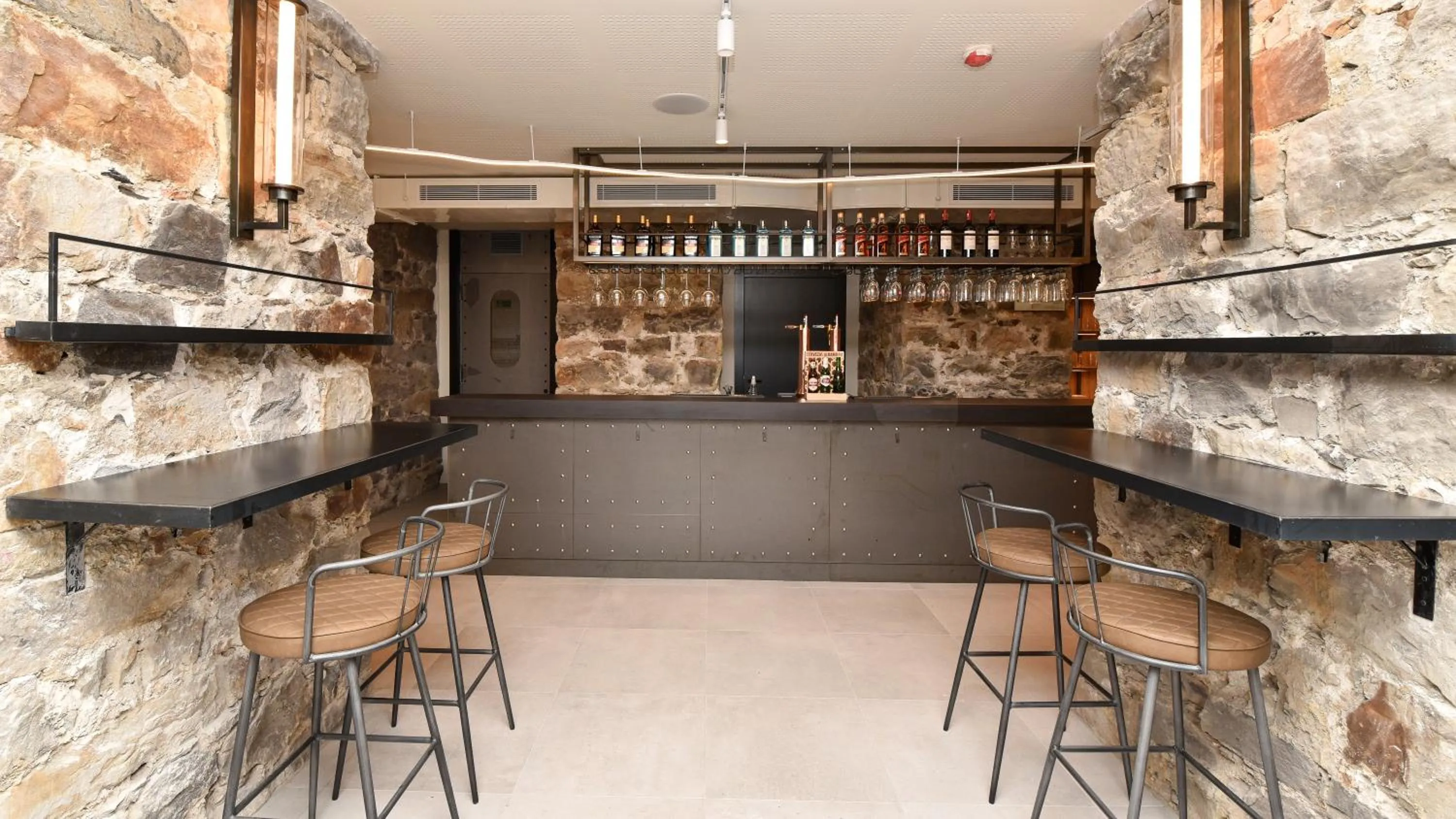 Lounge or bar in LATROUPE La Granja