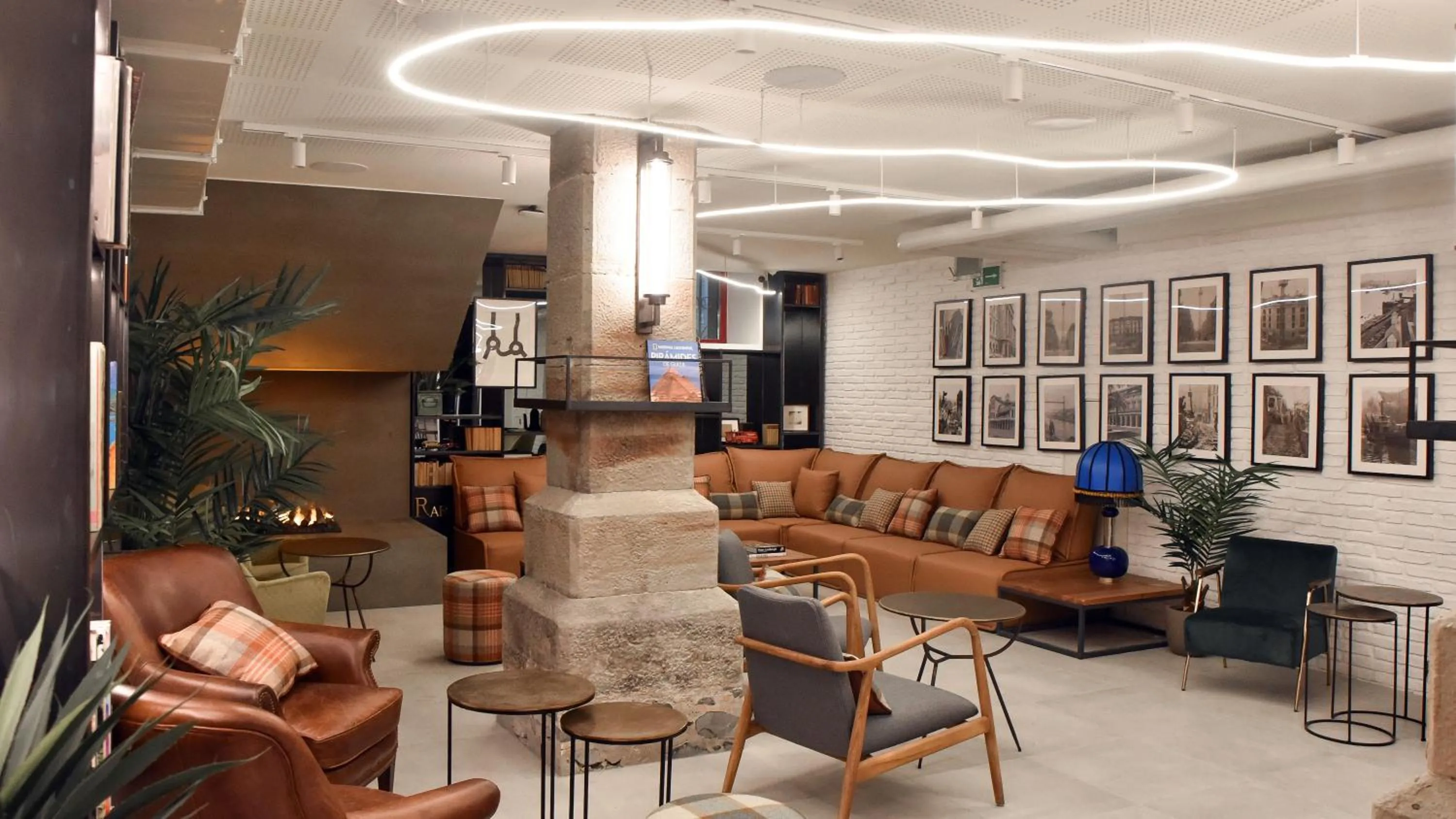 Lobby or reception in LATROUPE La Granja