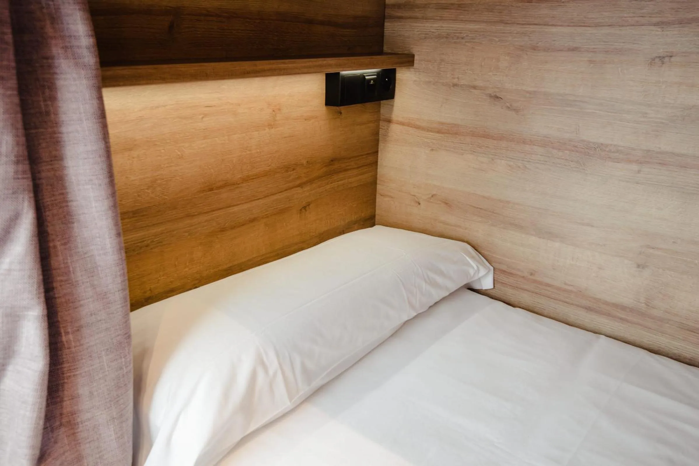 Bed in LATROUPE La Granja