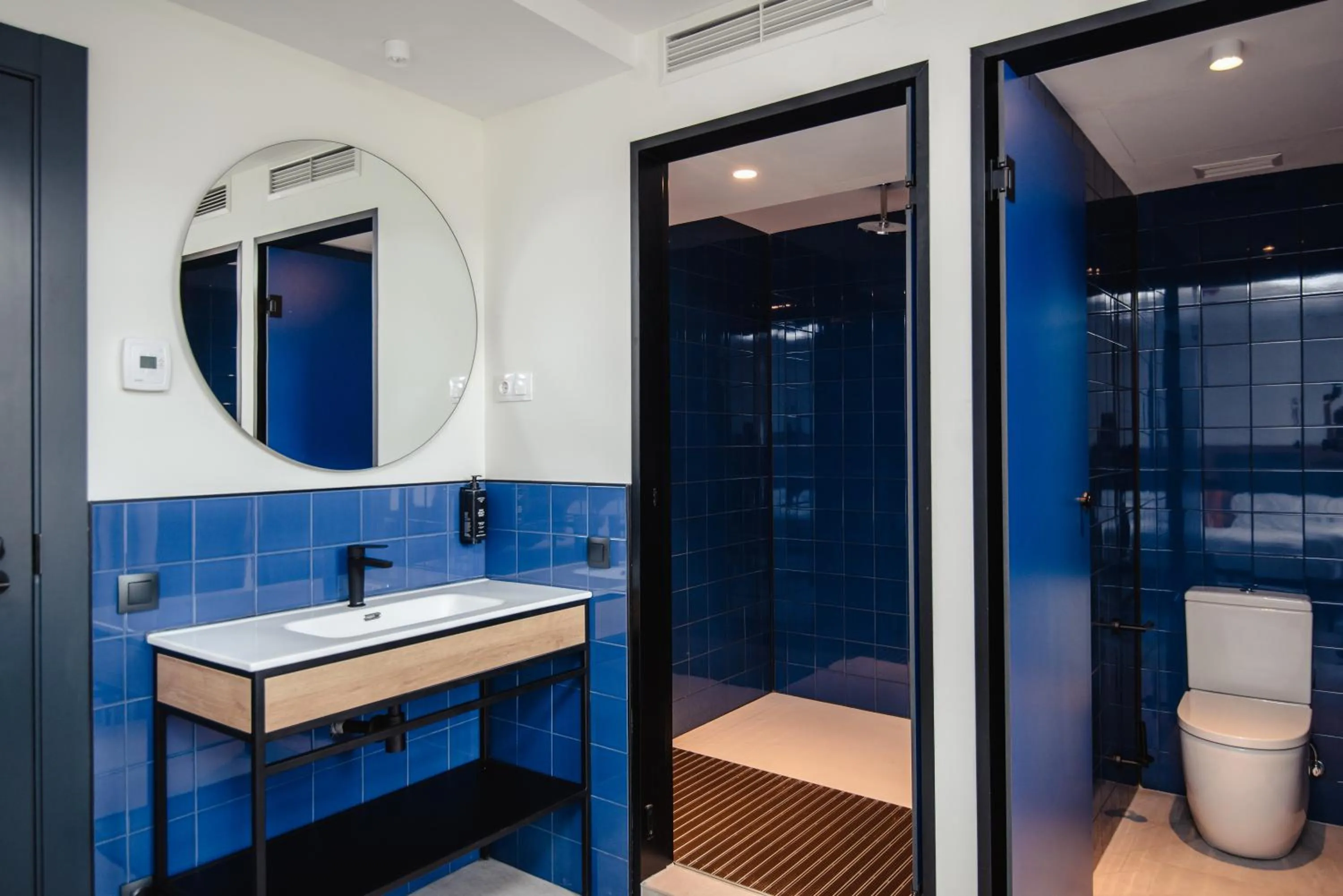 Bathroom in LATROUPE La Granja