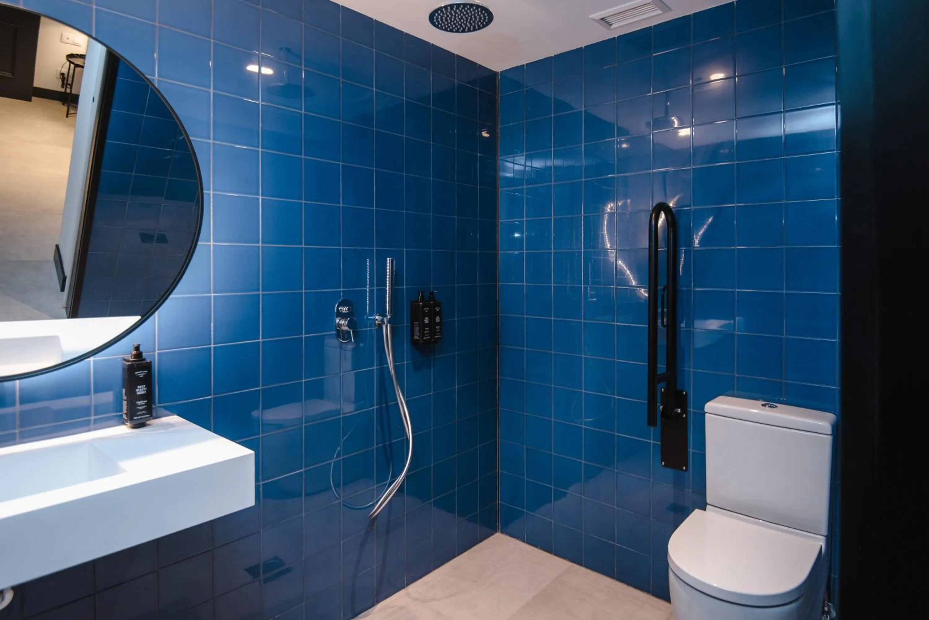 Bathroom in LATROUPE La Granja