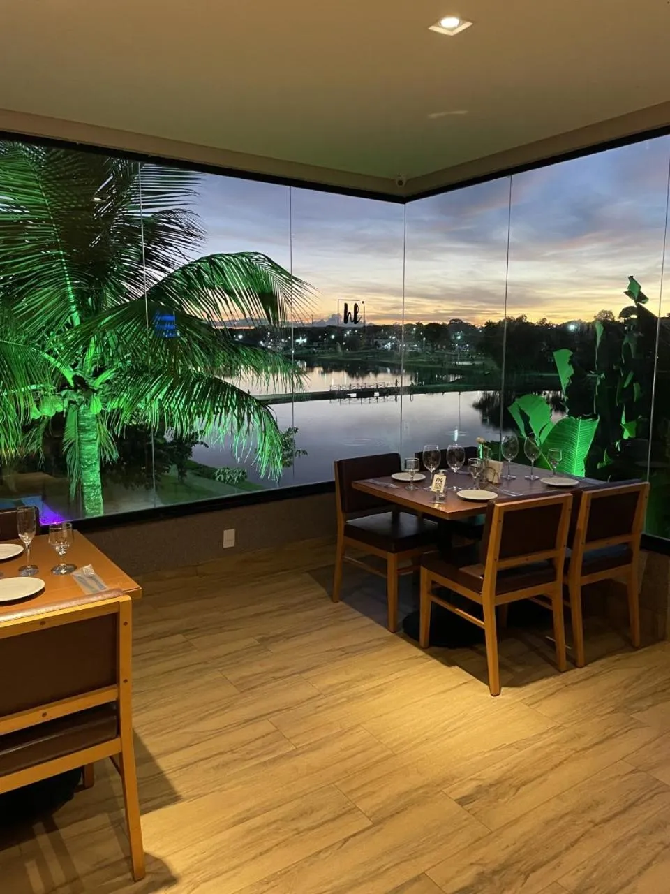 Restaurant/places to eat in Hotel do Lago