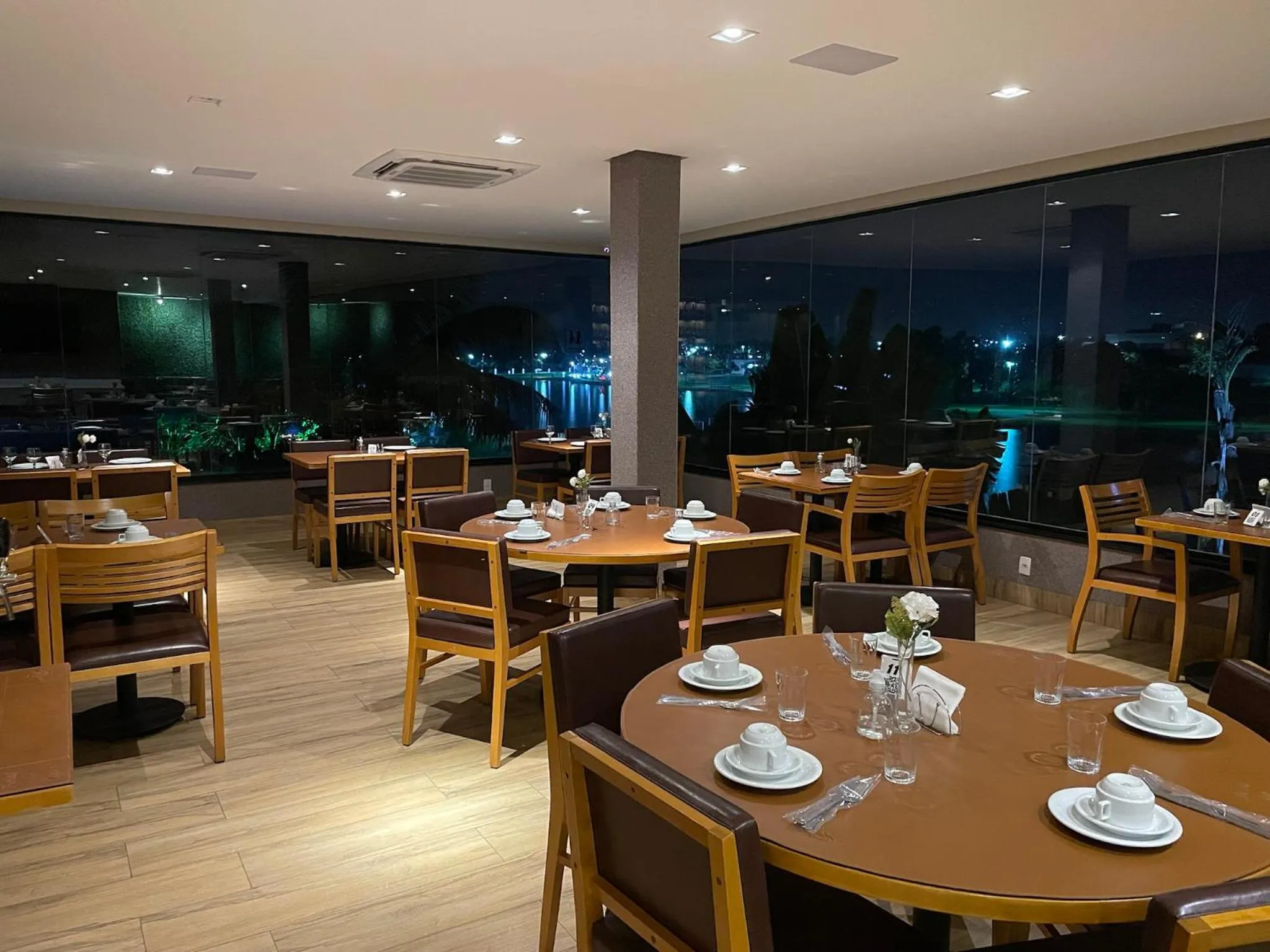 Restaurant/places to eat in Hotel do Lago