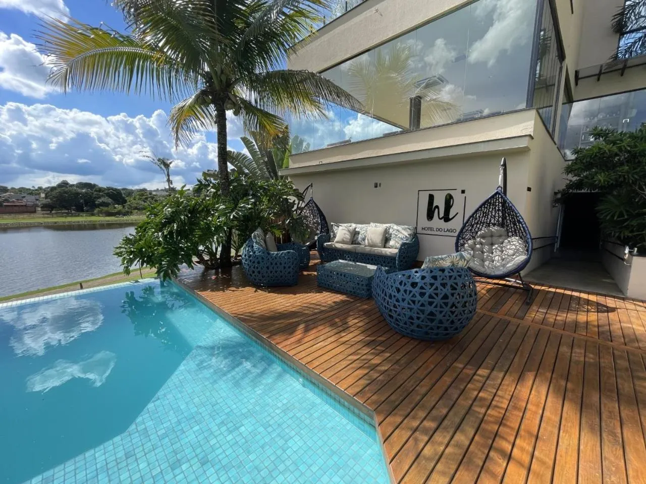 Swimming pool in Hotel do Lago