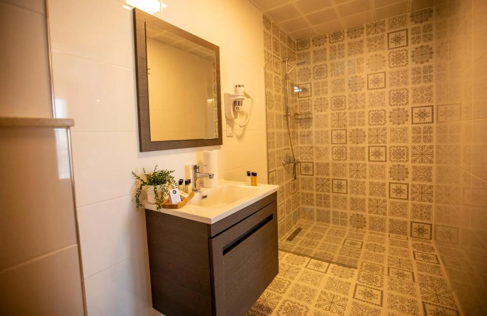 Shower in Urla 1867 Hotel