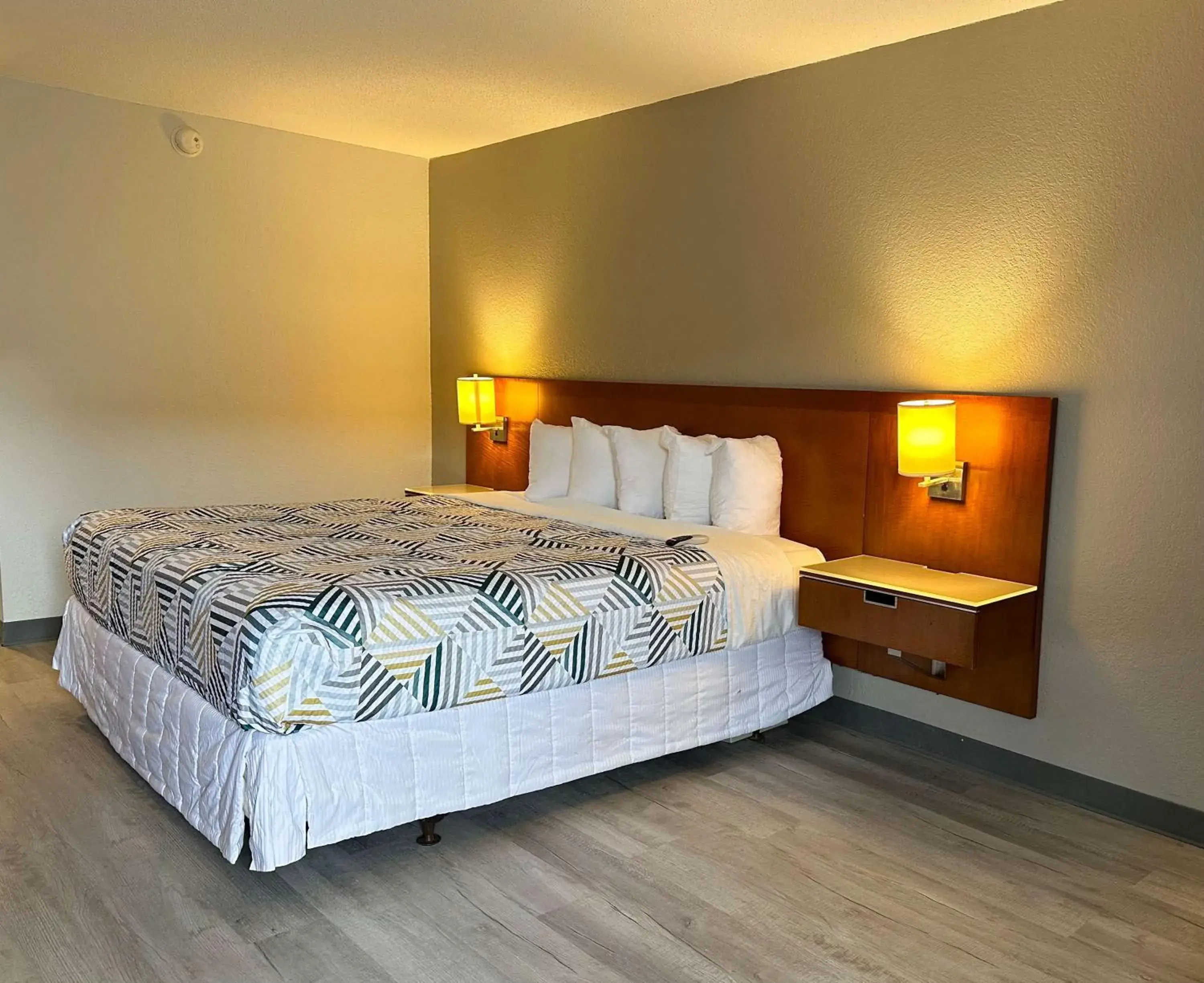 Deluxe King Suite - Non-Smoking in Motel 6 Forrest City AR Deluxe King Suite - Non-Smoking in Motel 6 Forrest City AR