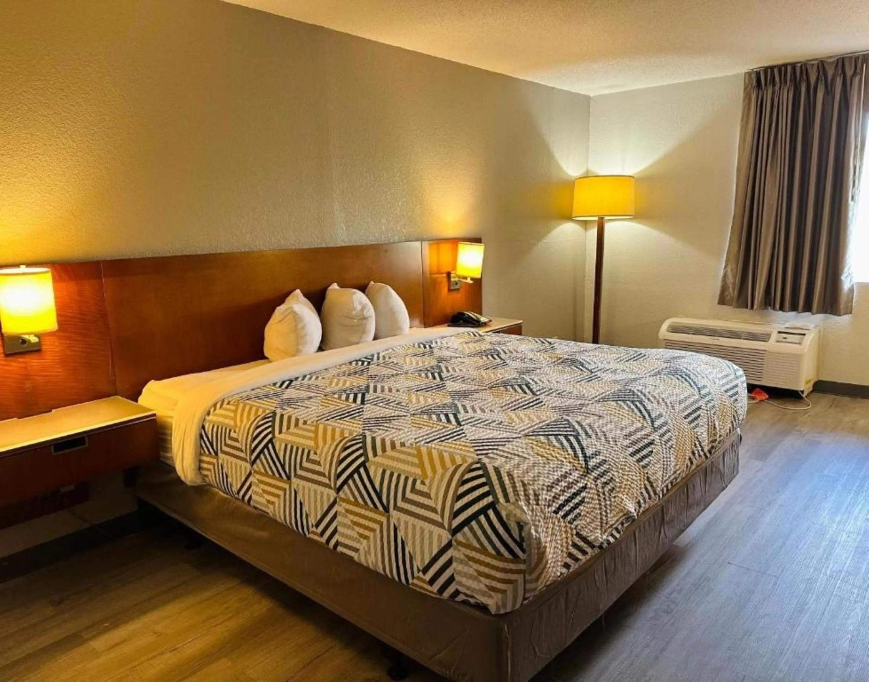 Bedroom, Bed in Motel 6 Forrest City AR