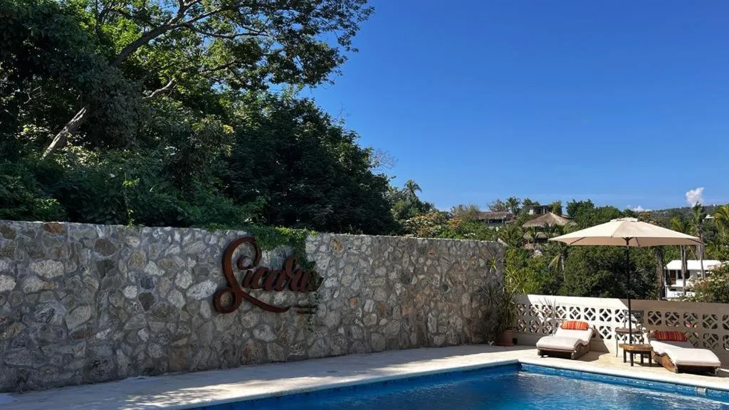 Text overlay in Cabañas Sicarú Mazunte