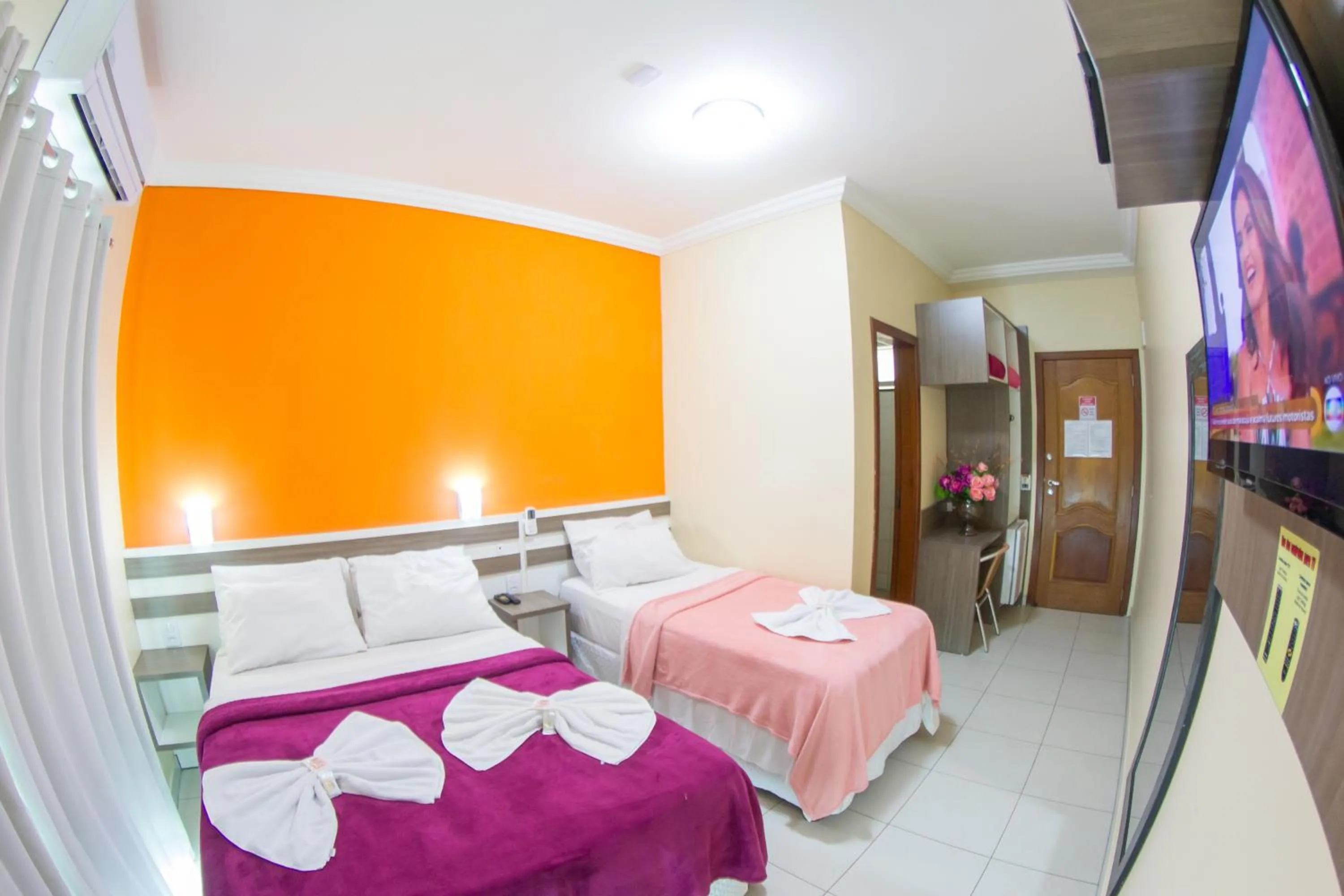 Photo of the whole room, Bed in Villarejo Parque Hotel