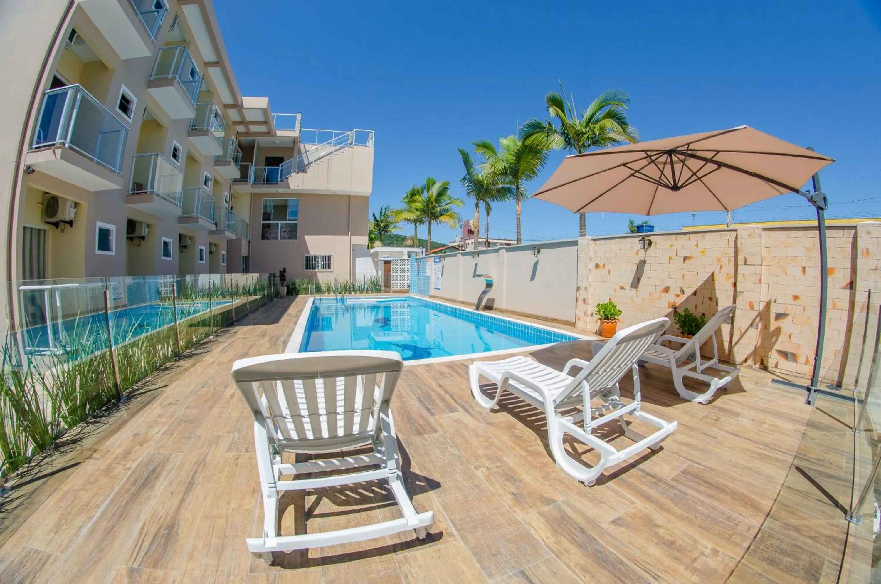 Swimming pool in Villarejo Parque Hotel