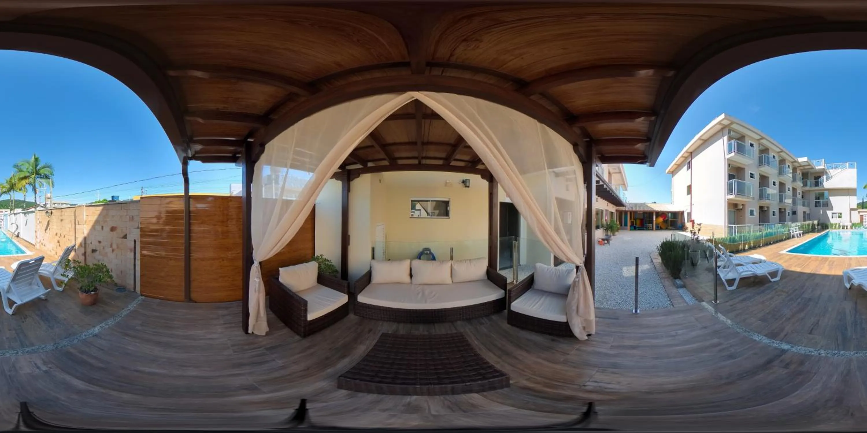 Swimming pool in Villarejo Parque Hotel