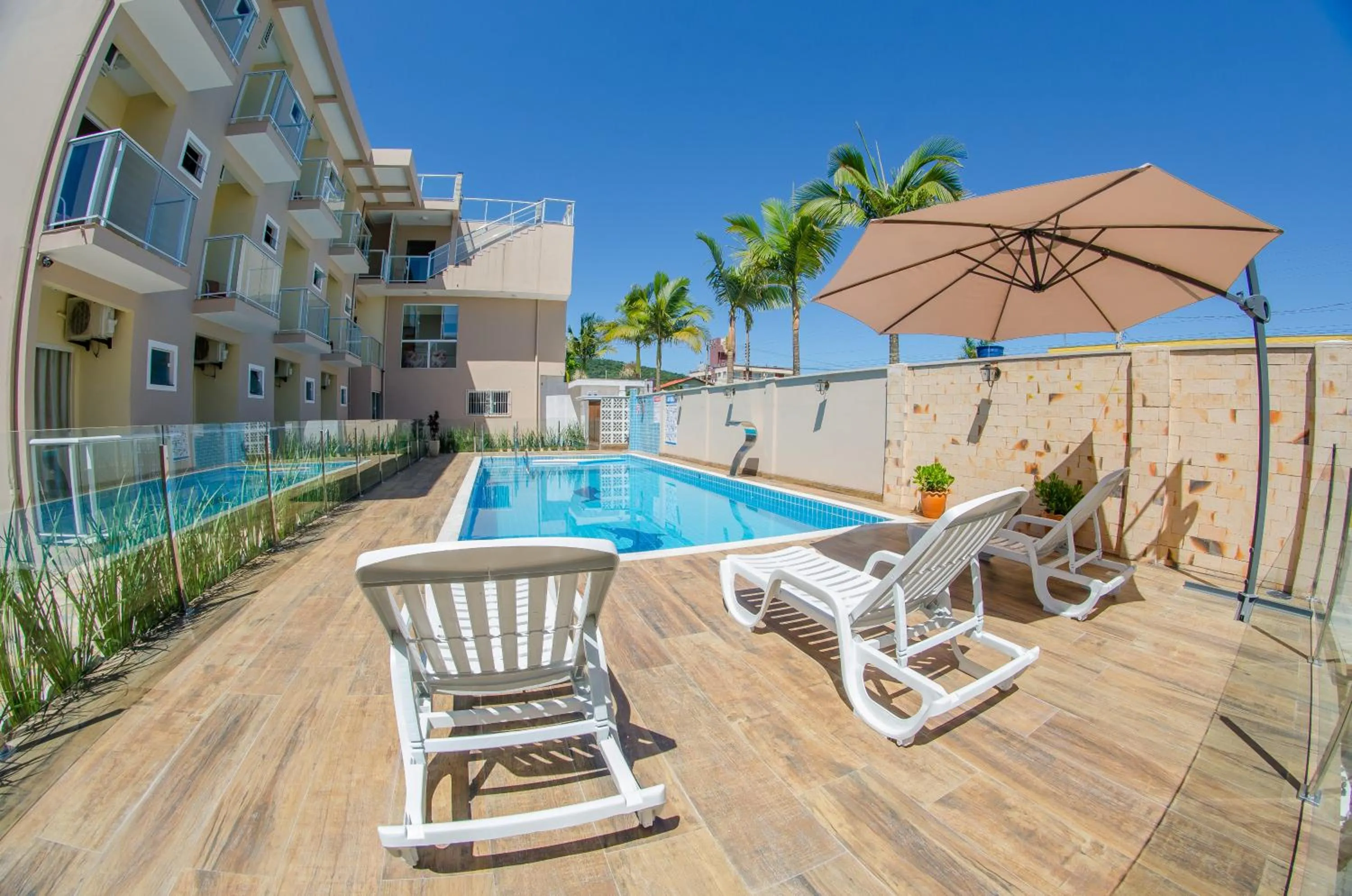 Swimming pool in Villarejo Parque Hotel