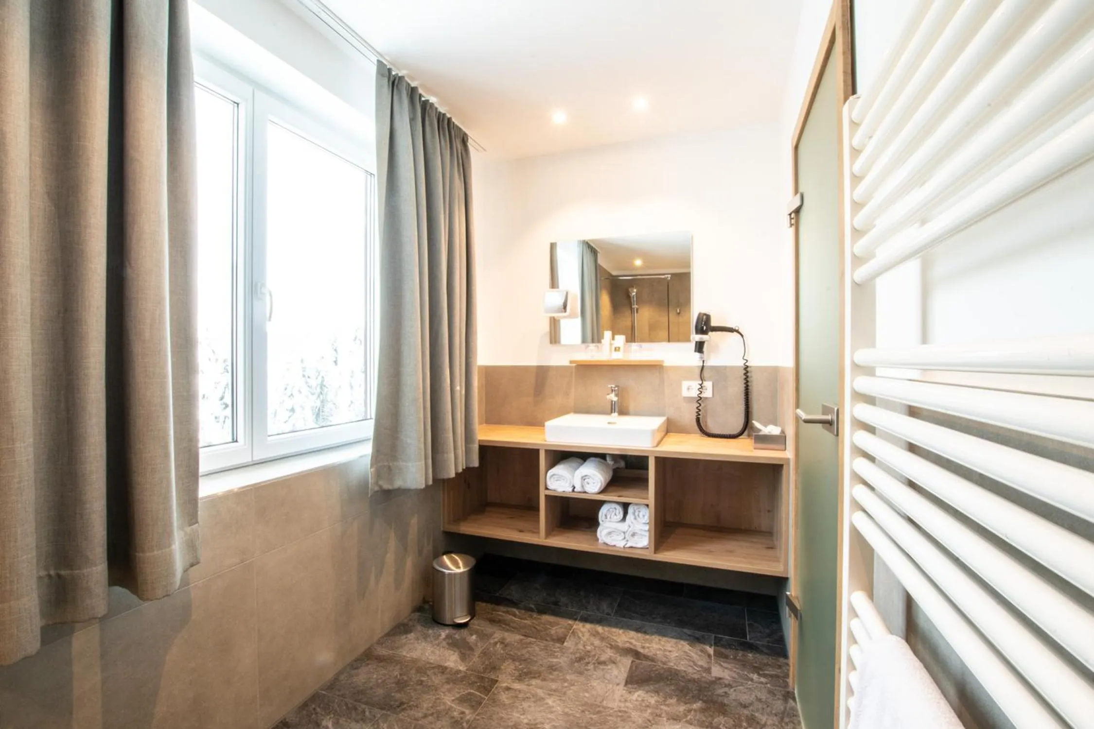 Bathroom in Alpengasthof Hörnlepass