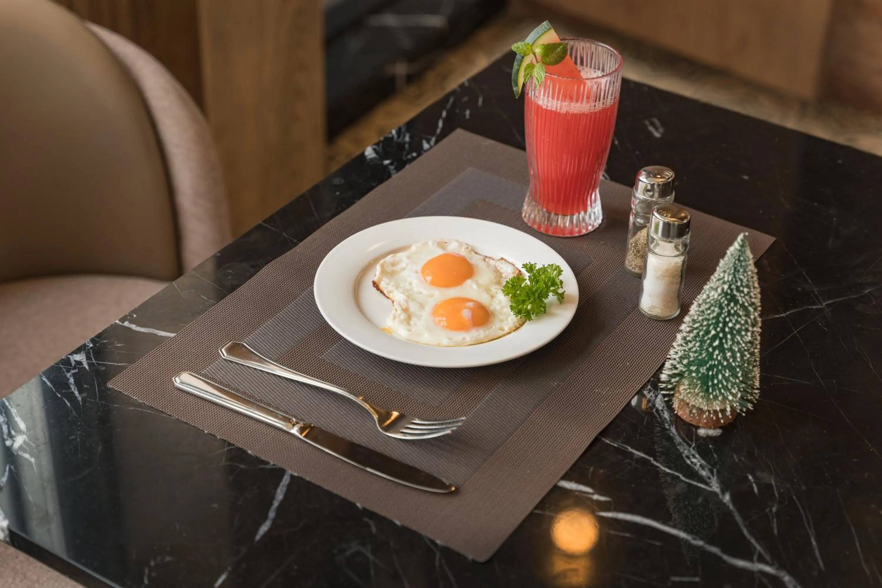 Restaurant/places to eat in La Passion Hanoi Hotel & Spa