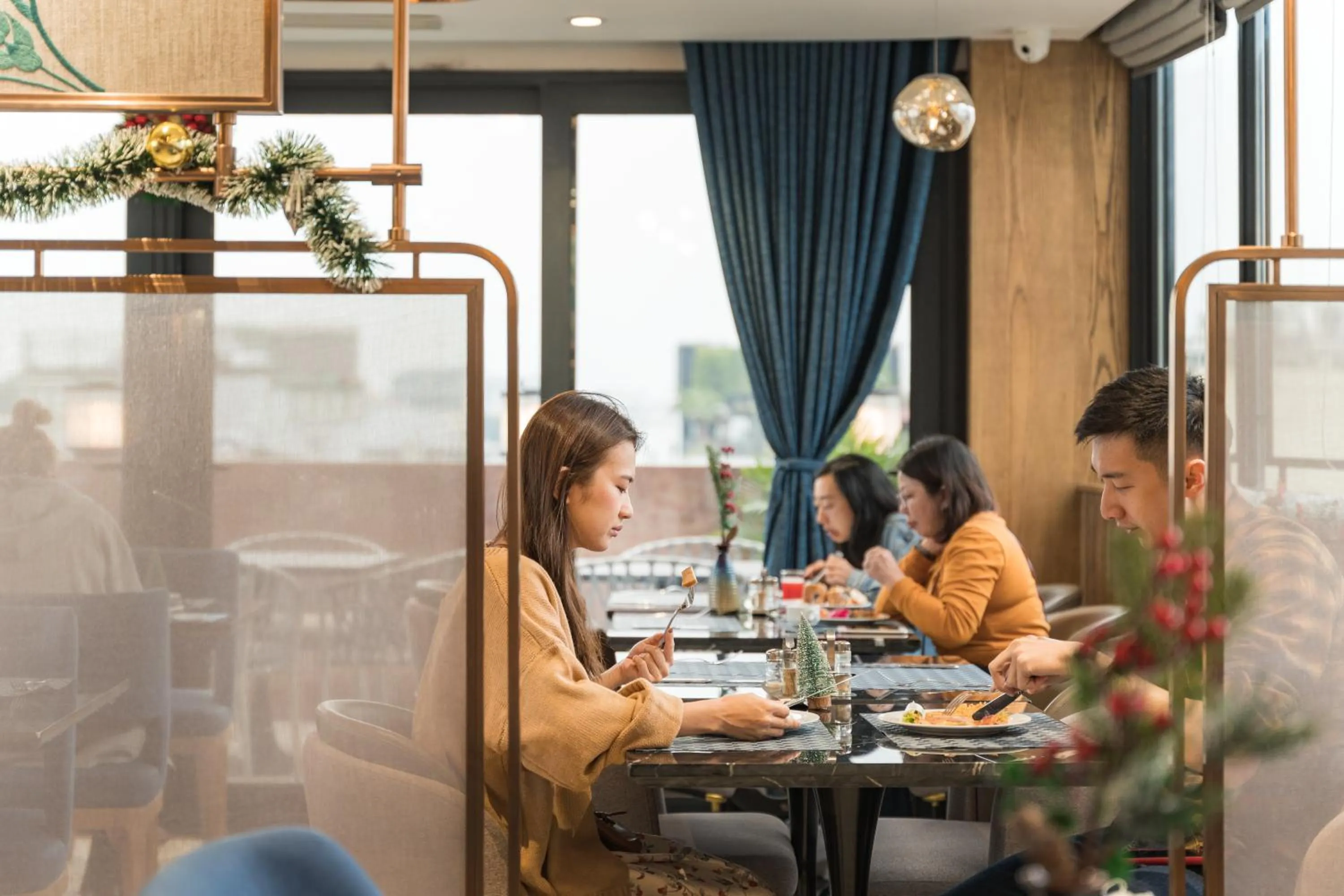 Restaurant/places to eat in La Passion Hanoi Hotel & Spa