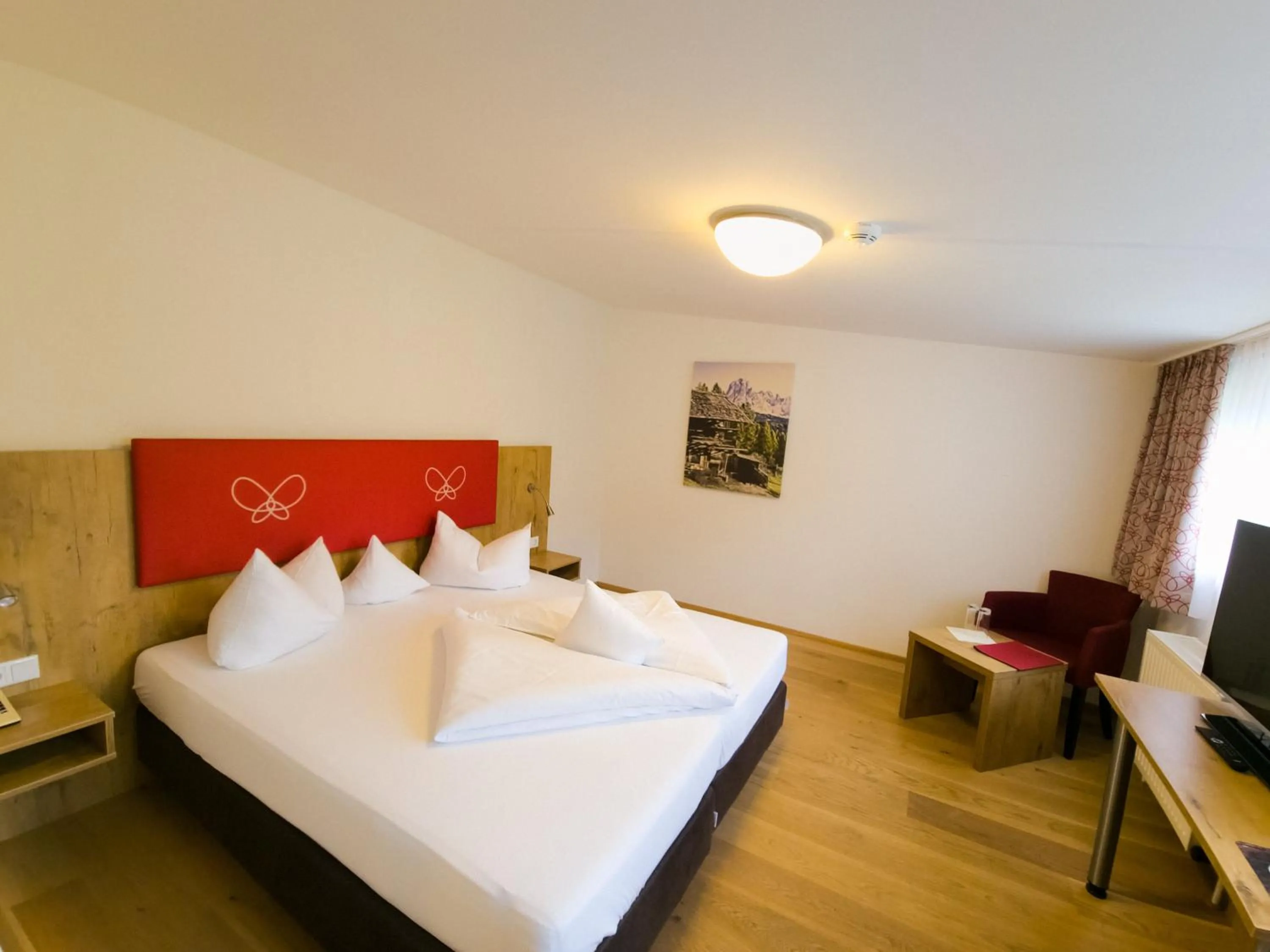 Photo of the whole room, Bed in Das Alpin - Hotel Garni Guesthouse