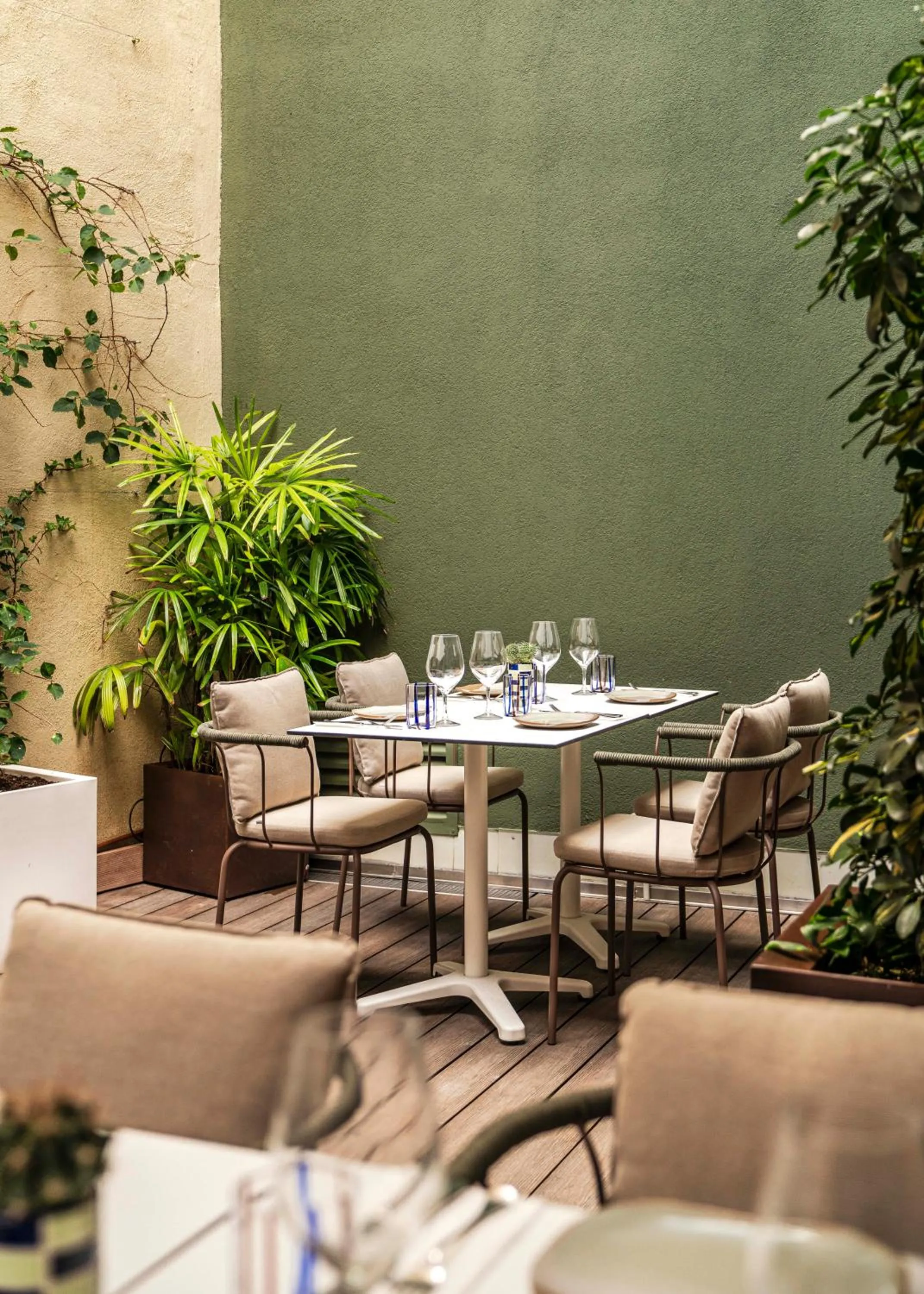 Restaurant/places to eat in Vincci Gala