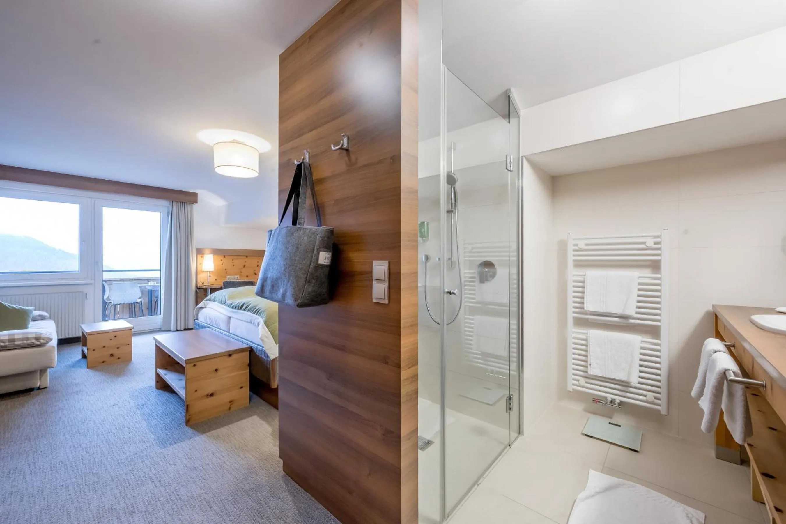 Photo of the whole room, Bed in Hotel Andy 4 Sterne Superior