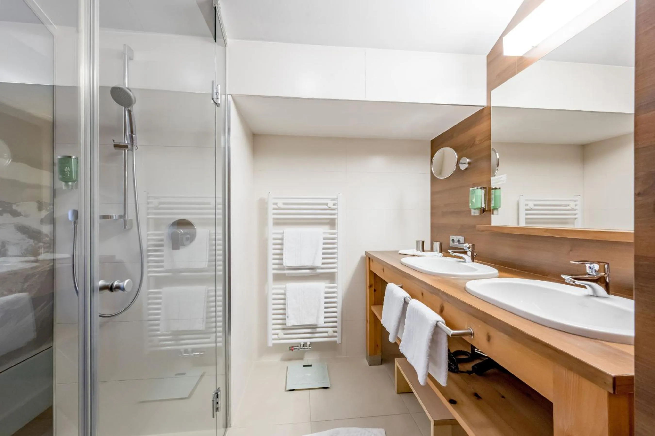 Shower in Hotel Andy 4 Sterne Superior