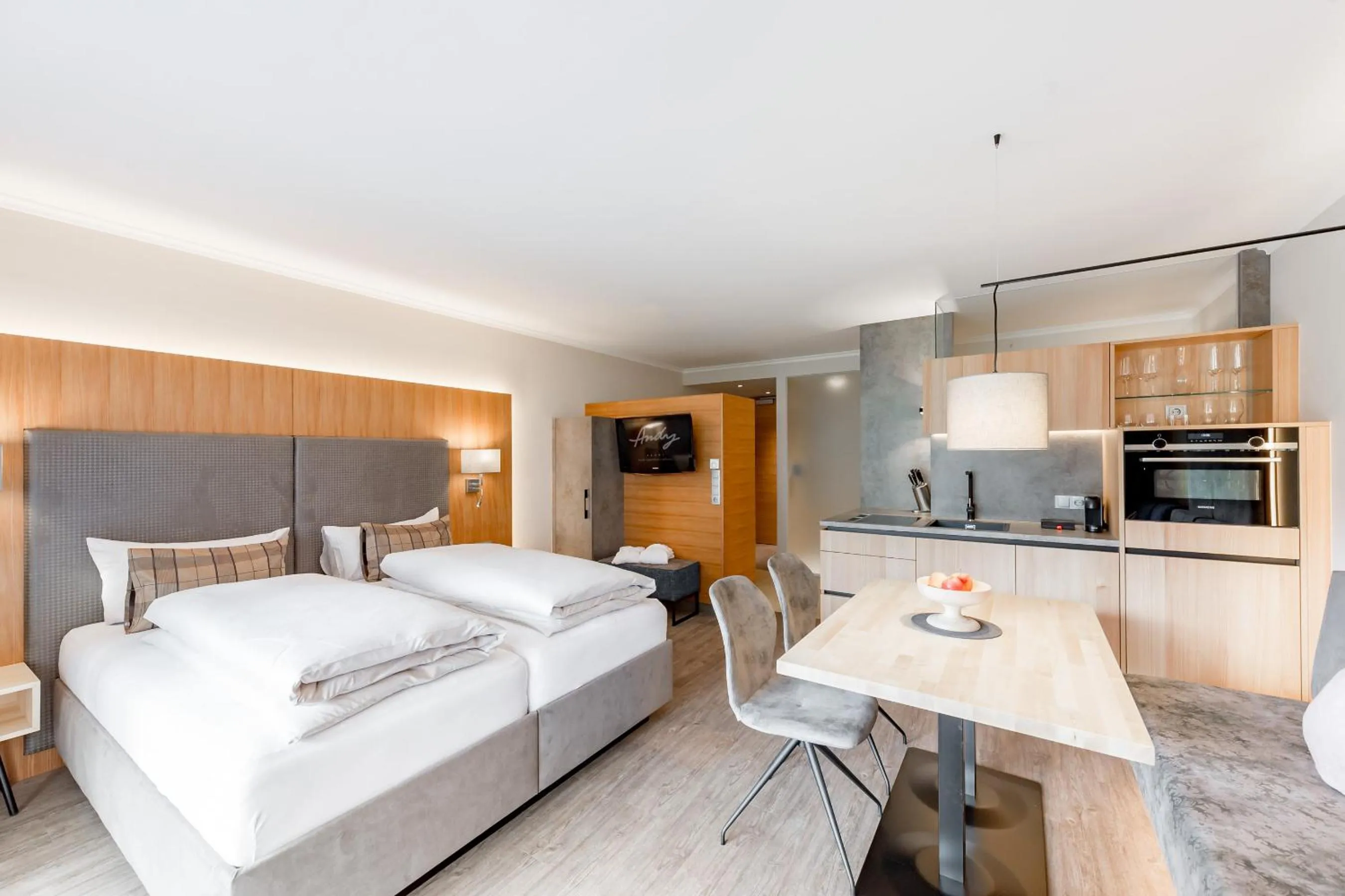 Photo of the whole room, Bed in Hotel Andy 4 Sterne Superior