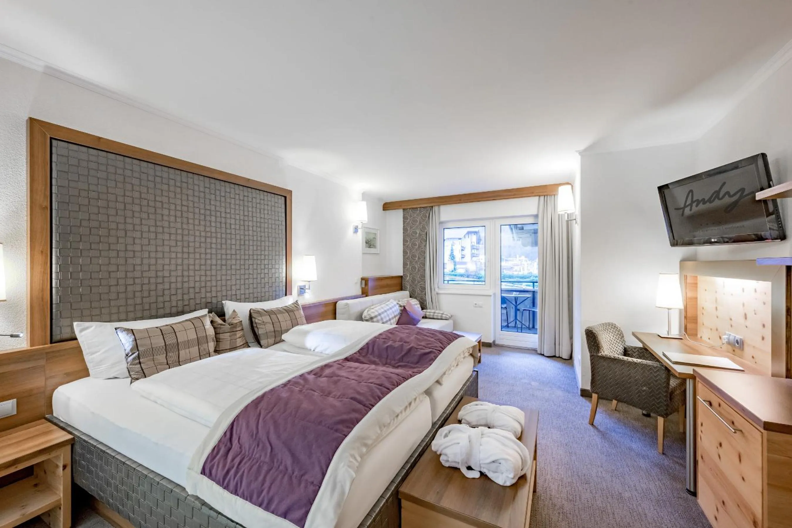 Photo of the whole room, Bed in Hotel Andy 4 Sterne Superior