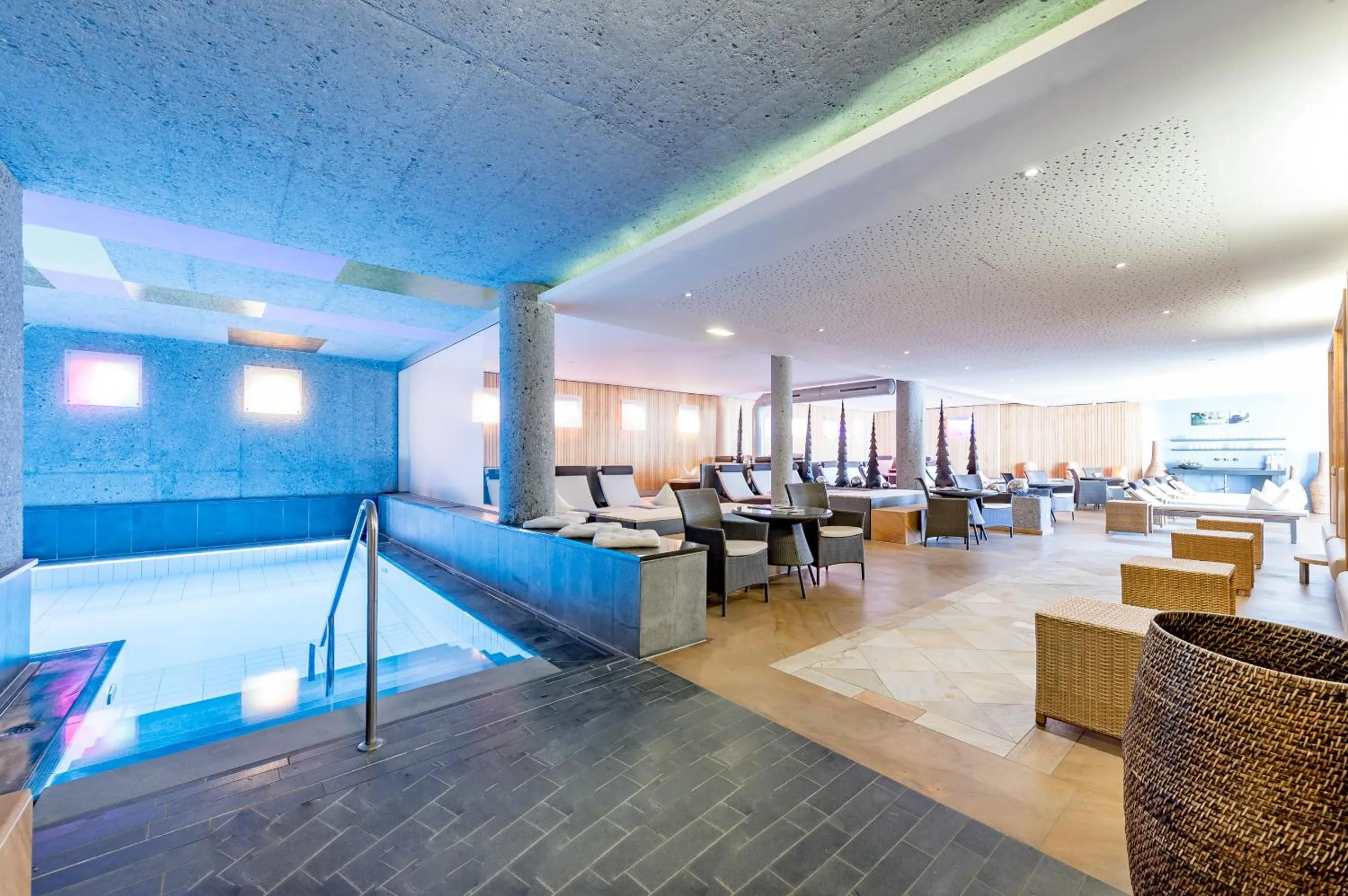 Swimming pool in Hotel Andy 4 Sterne Superior