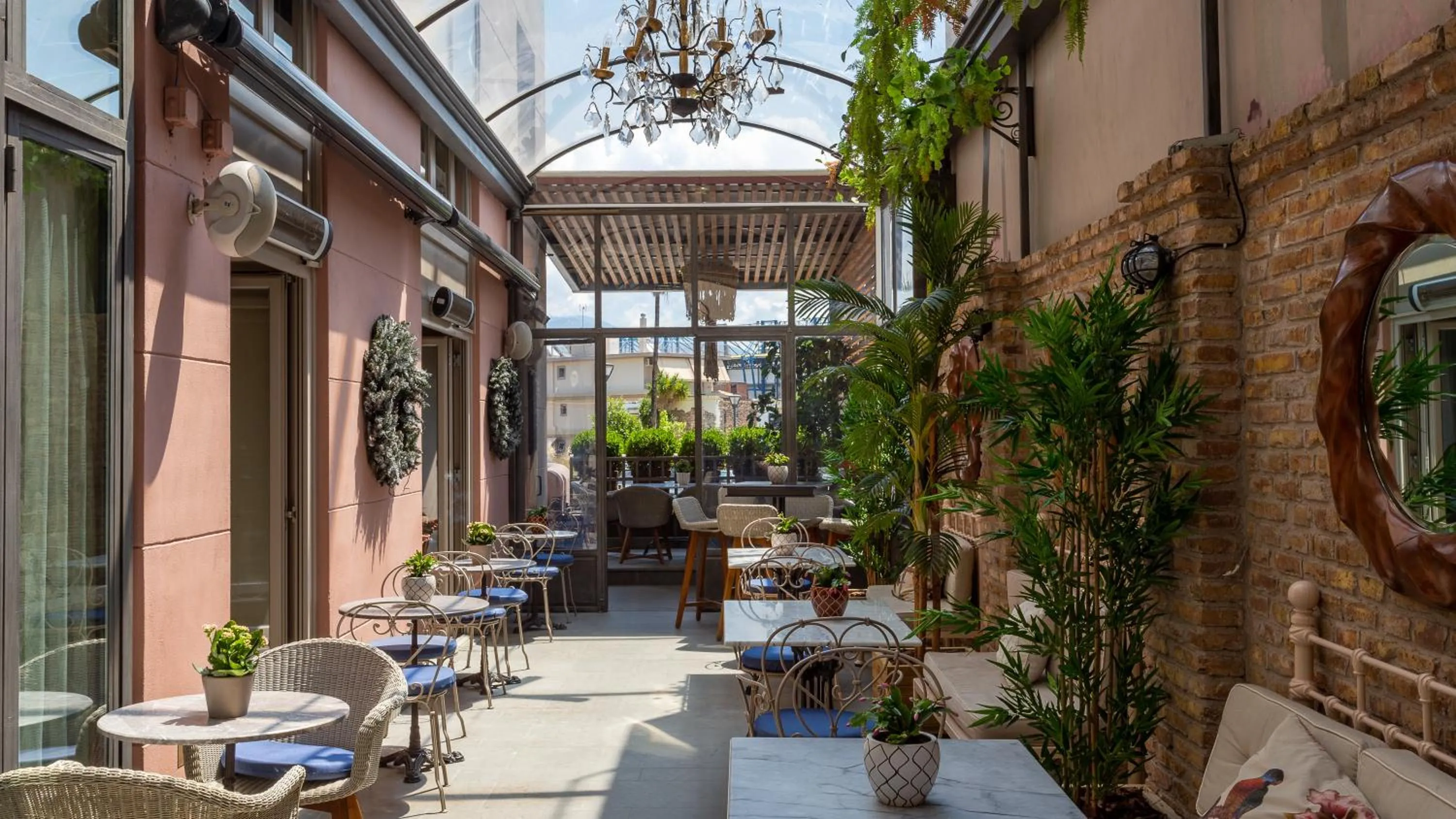 Restaurant/places to eat in Marpessa Hotel & Spa