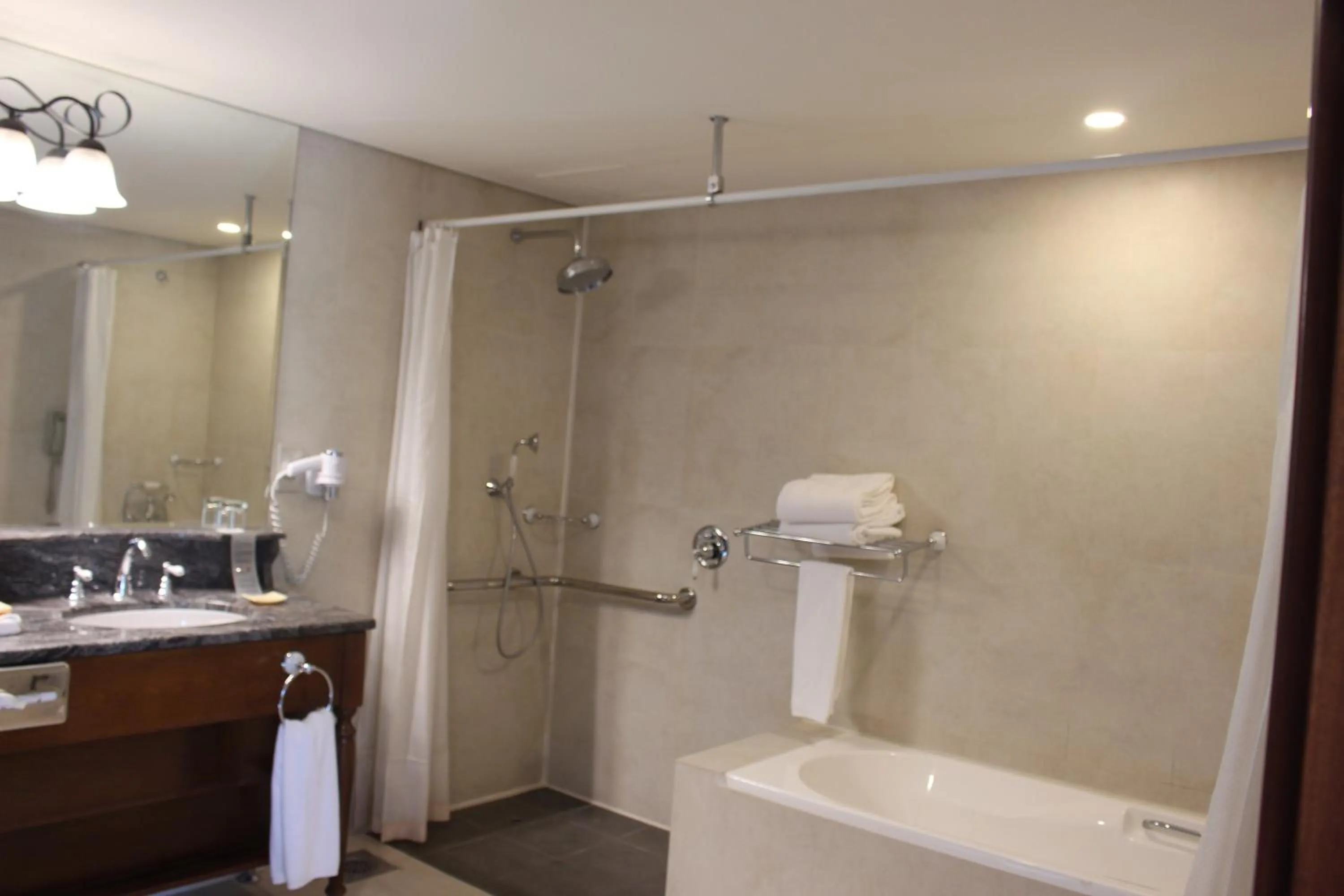 Bathroom in Mövenpick Hotel & Resort Al Bida'a