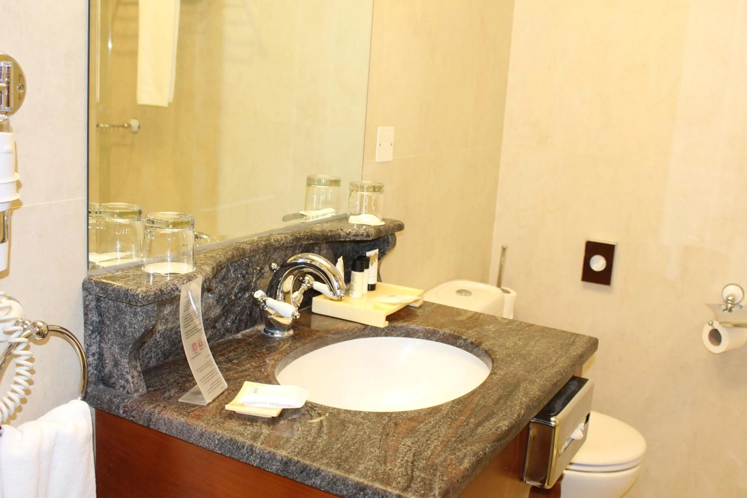 Bathroom in Mövenpick Hotel & Resort Al Bida'a